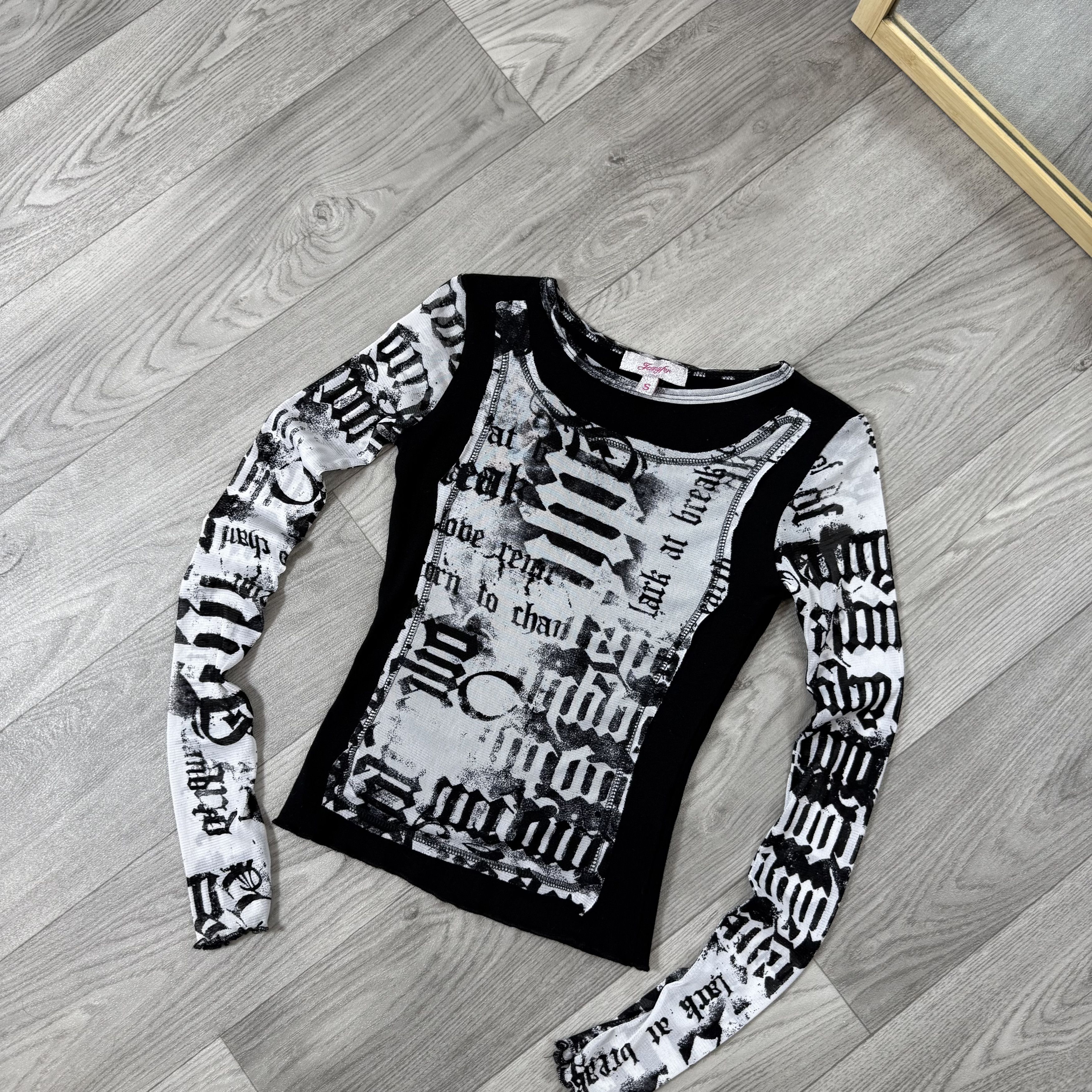 Vintage Vintage Y2K Jennyfer Rare Gazette Longsleeve Blouse Tee Size S / US 4 / IT 40 - 4 Thumbnail