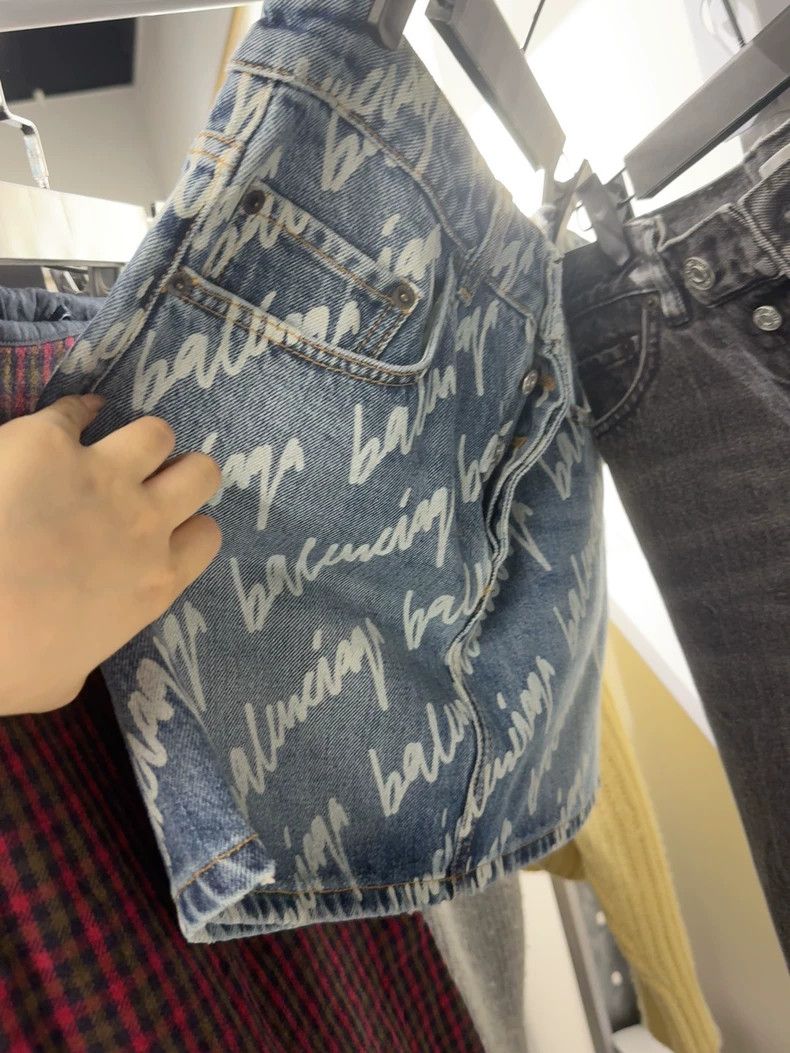 Balenciaga Balenciaga Denim Shorts with Logo - dmc Size US 28 / EU 44 - 1 Thumbnail
