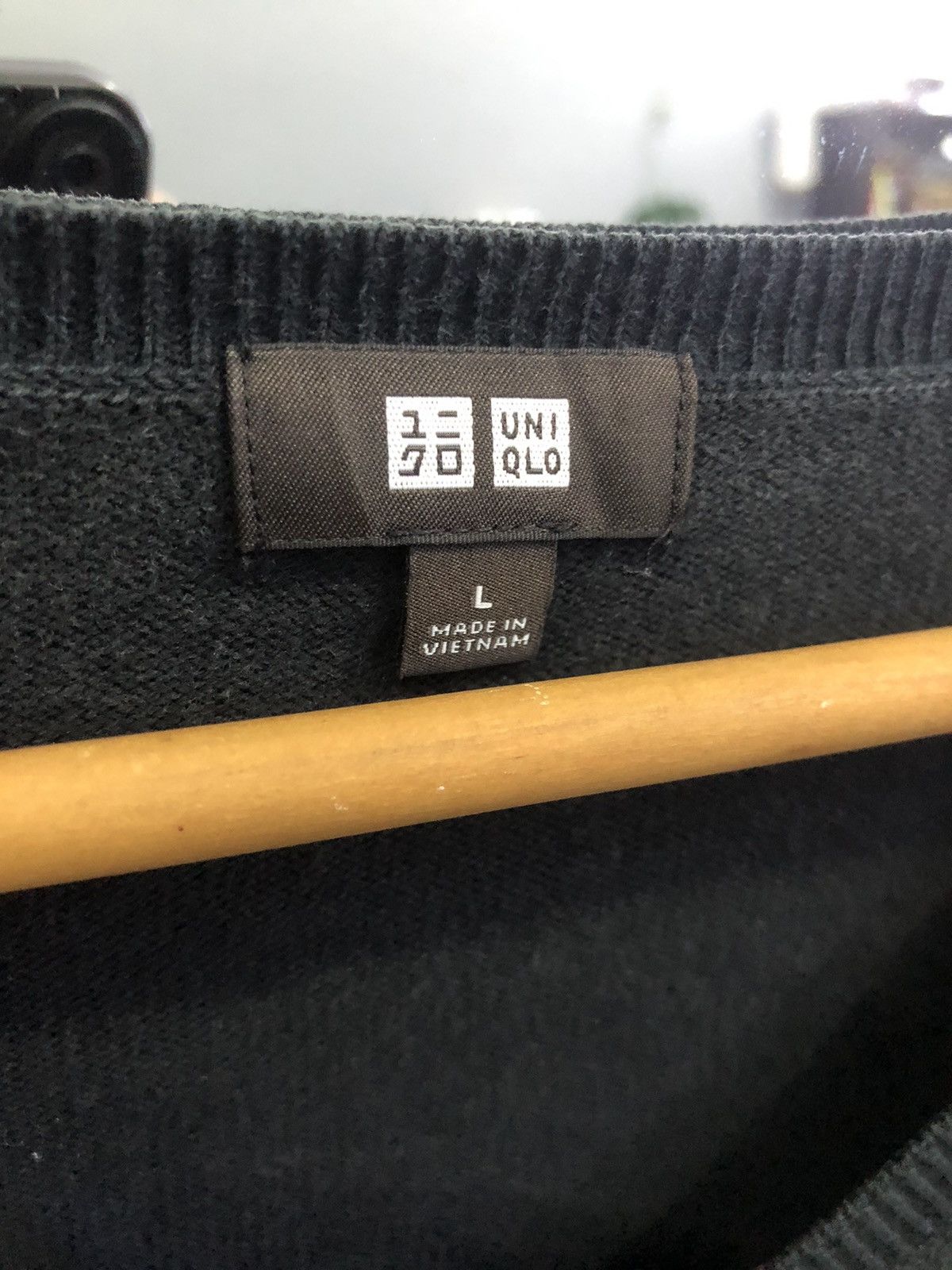 Uniqlo Uniqlo Black V-Neck Knit Pullover Sweater Size US L / EU 52-54 / 3 - 4 Thumbnail