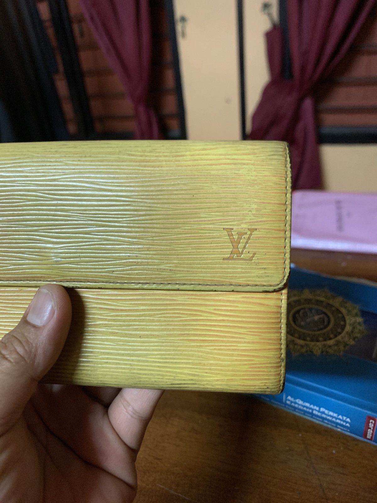 Louis Vuitton EPI Wallet Louis Vuitton Size ONE SIZE - 3 Thumbnail