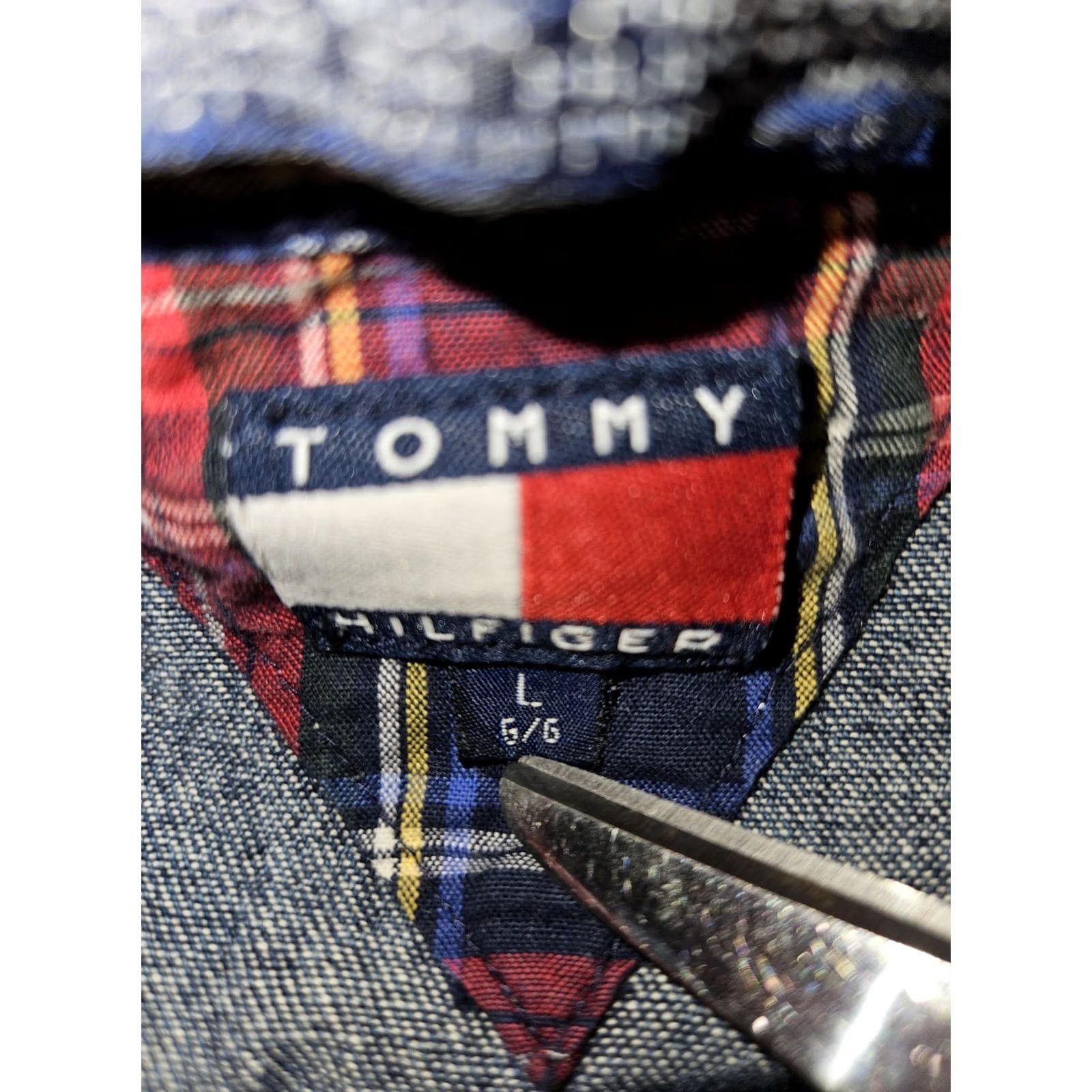 Tommy Hilfiger VINTAGE Tommy Hilfiger Denim Button Up Shirt Men L Blue 90s Preppy Logo Embroidered Pocket Slim Easy Care Button-Up Size US L / EU 52-54 / 3 - 4 Thumbnail