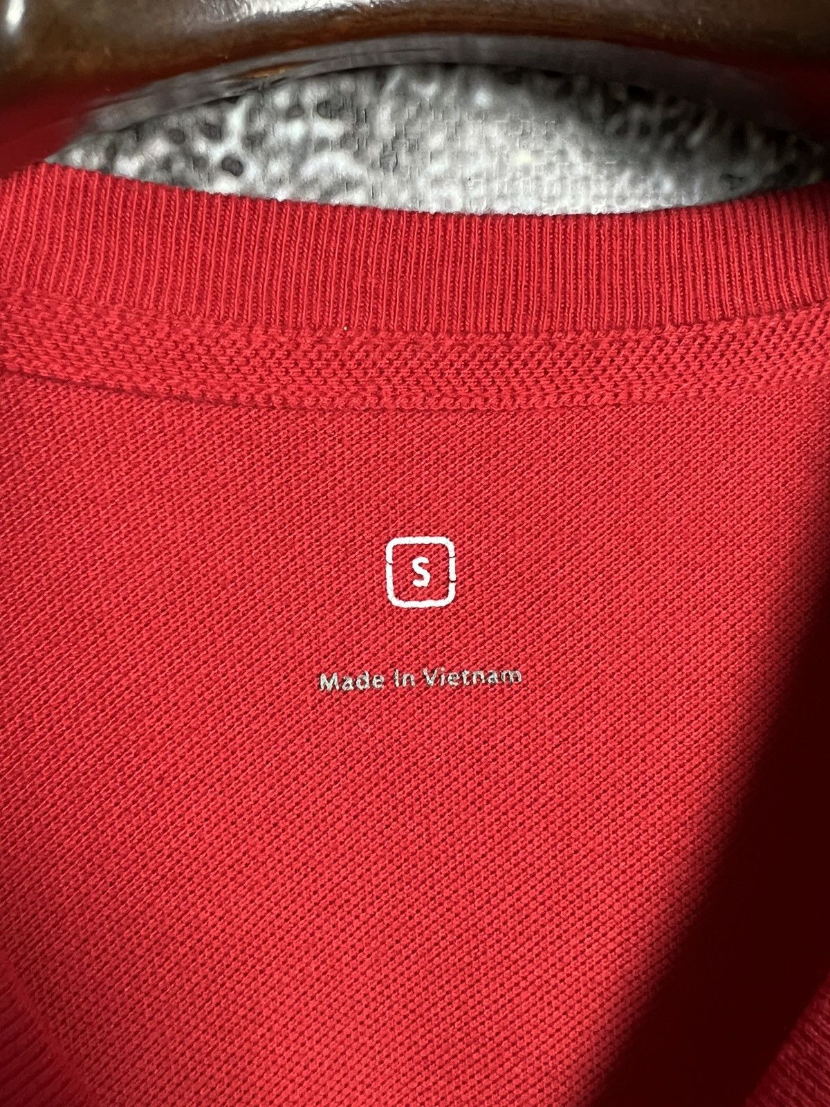 Apple 00s Apple employee embroidered logo red tee size small Size US S / EU 44-46 / 1 - 5 Thumbnail