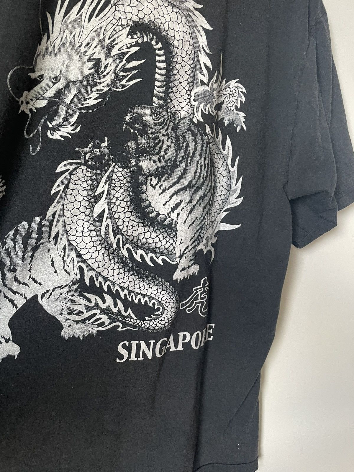 Vintage Y2K Singapore dragon tiger tee Size US XL / EU 56 / 4 - 5 Thumbnail