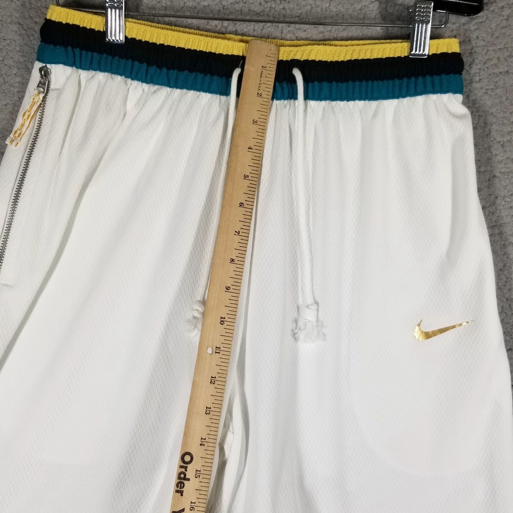 Nike VINTAGE Nike Elite Basketball Shorts Men M White Striped 83190-065 Hip Hop Metallic Rare Sample Size US 31 - 6 Thumbnail