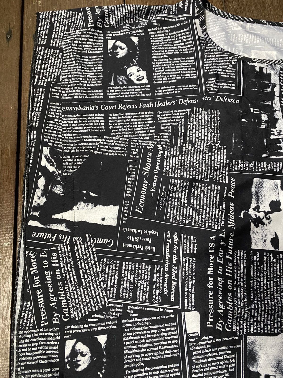 The Unbranded Brand Newspaper design Punk blouse Size M / US 6-8 / IT 42-44 - 2 Thumbnail