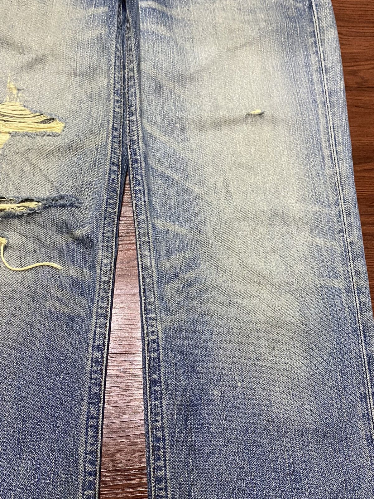 Japanese Brand Vintage Wrangler Faded Wash Distressed Loose Jeans Size US 33 - 10 Thumbnail