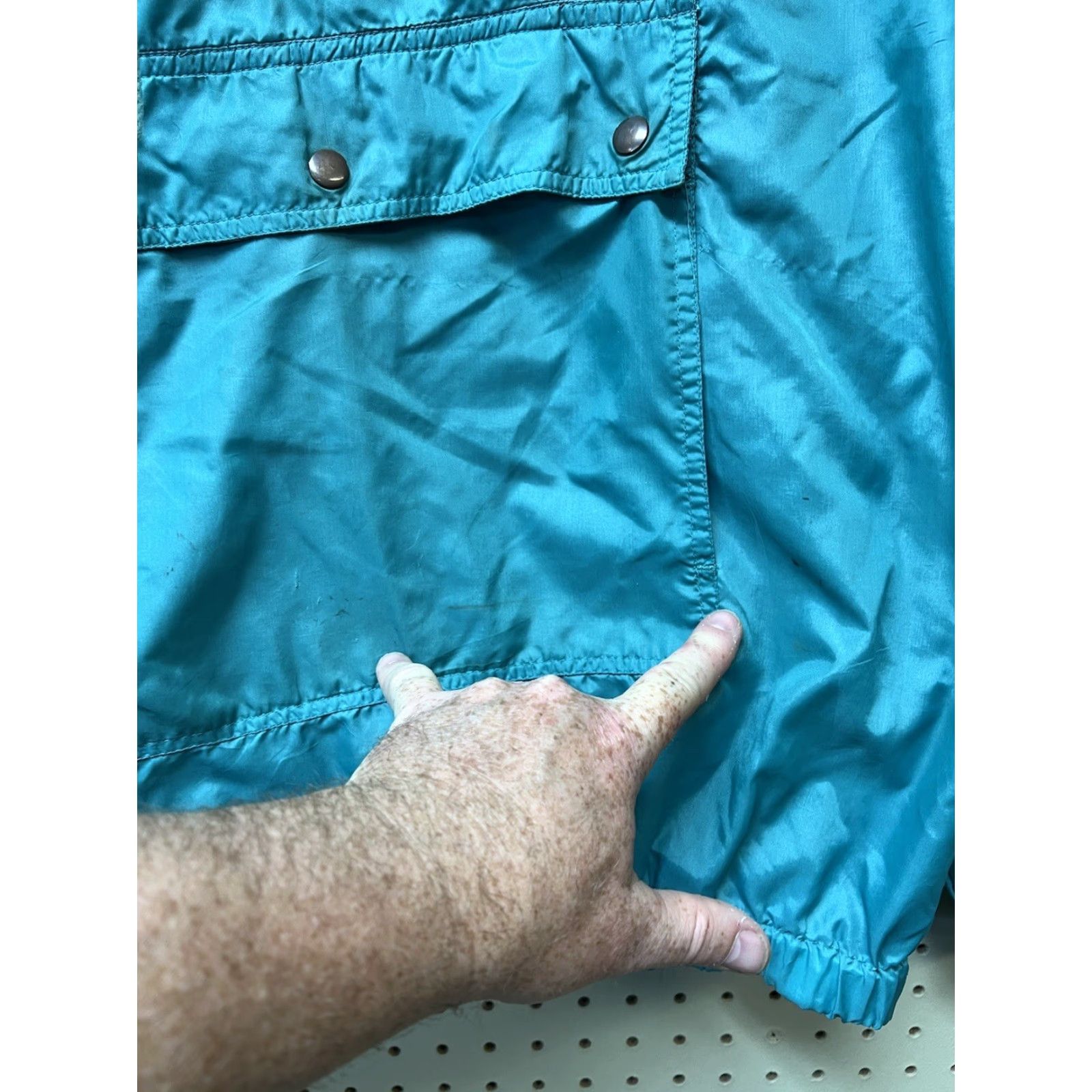 Izod VINTAGE IZOD Windbreaker Jacket Hooded Green Nylon | Unisex Adults L | Lightweight Water Resistant Pockets Crest Logo Size US L / EU 52-54 / 3 - 4 Thumbnail