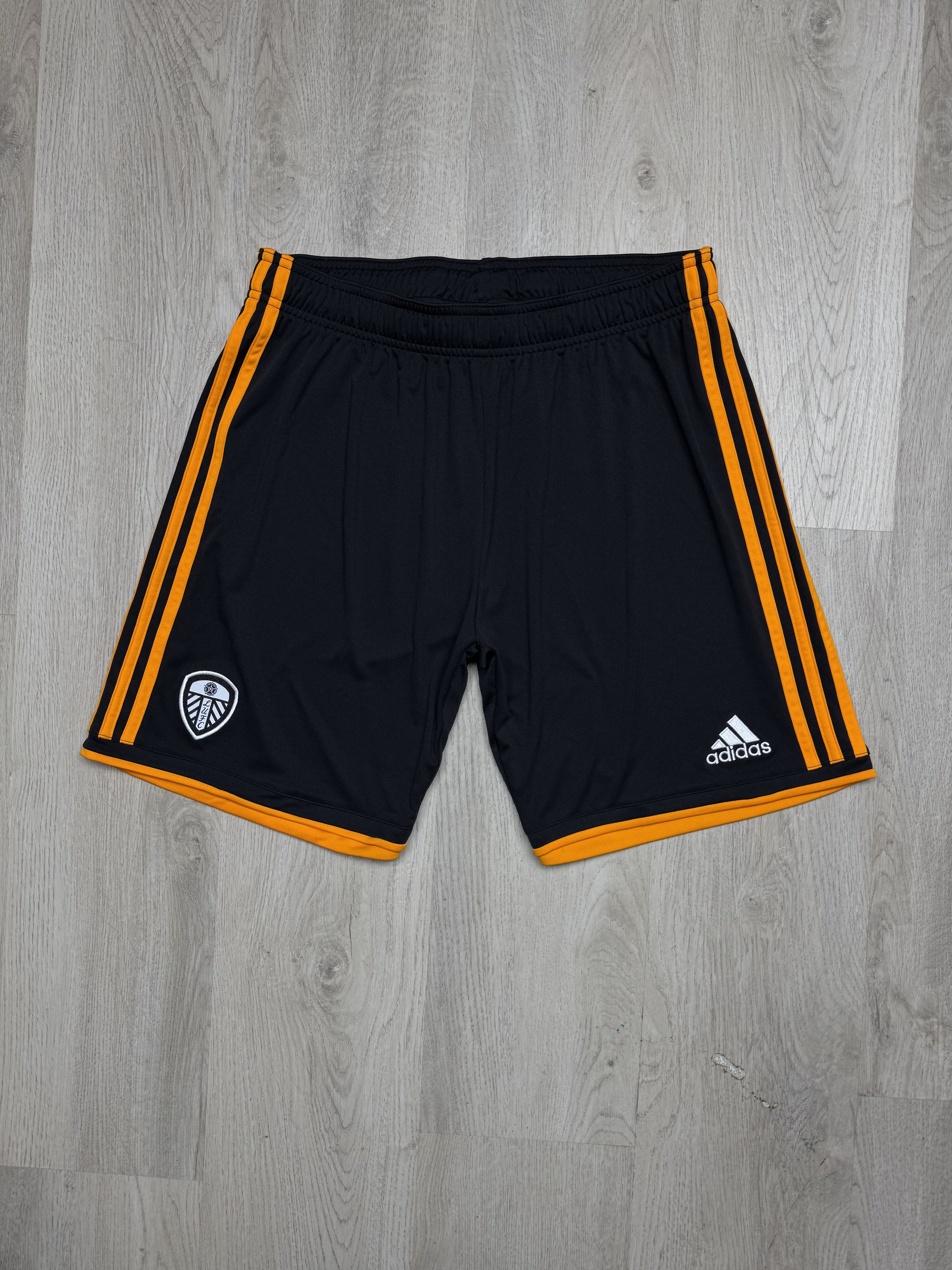 Adidas Adidas LEEDS UNITED Mens Soccer Shorts Jersey Size US 34 / EU 50 - 1 Thumbnail