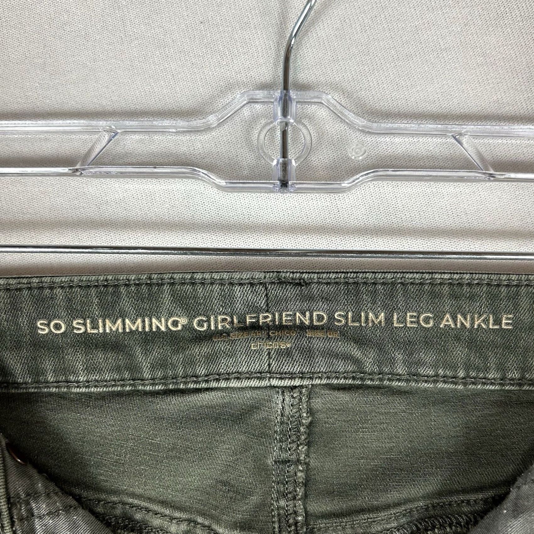 Vintage Chico's So Slimming Slim Leg Ankle Pants Women's 32 Green 5-Pocket Slimming Pockets Logo Zipper Ankle Style Capris Size 24" / US 00 / IT 34 - 6 Thumbnail