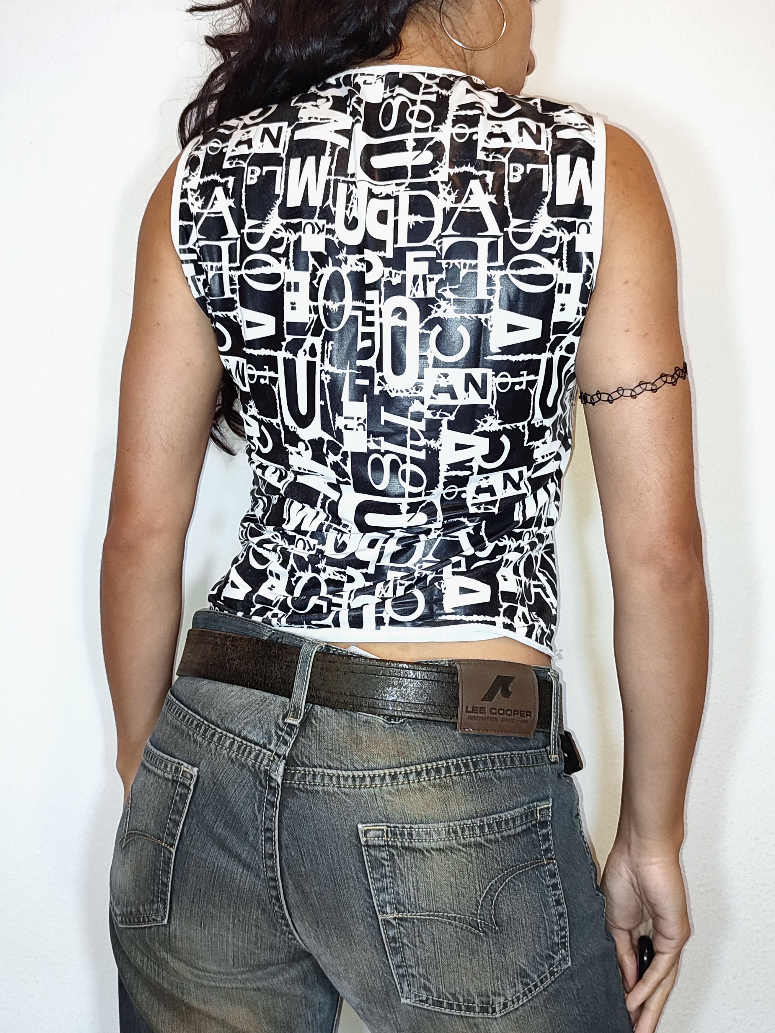 Vintage Vintage Y2k Zipper Tank Top with Monochrome Graphic Print Size S / US 4 / IT 40 - 2 Thumbnail
