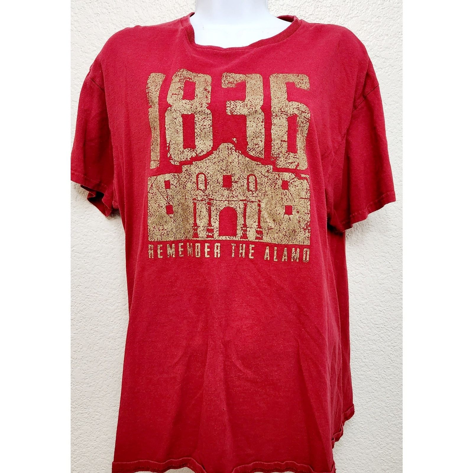 Perrin Perrin Red Gold 1835 Remember The Alamo Graphic T Shirt L Size US L / EU 52-54 / 3 - 1 Thumbnail