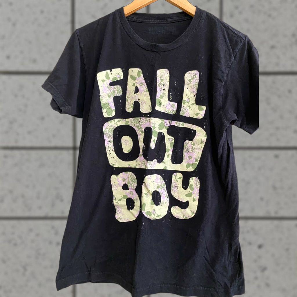 Hot Topic Fall Out Boy Shirt Mens Regular Short Sleeve Black Large Spell out Floral T-Shirt Size Medium Size US M / EU 48-50 / 2 - 1 Thumbnail