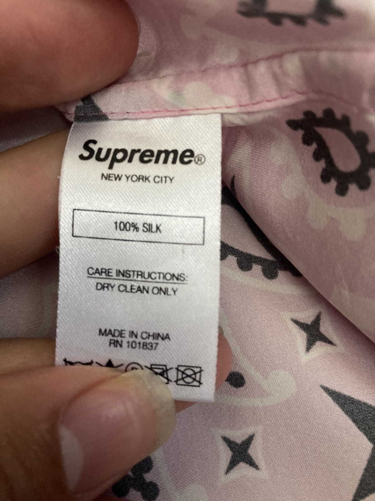 Supreme SS21 Supreme Silk Pink Bandana Button Up Shirt Pattern 2021 Size US XL / EU 56 / 4 - 7 Thumbnail