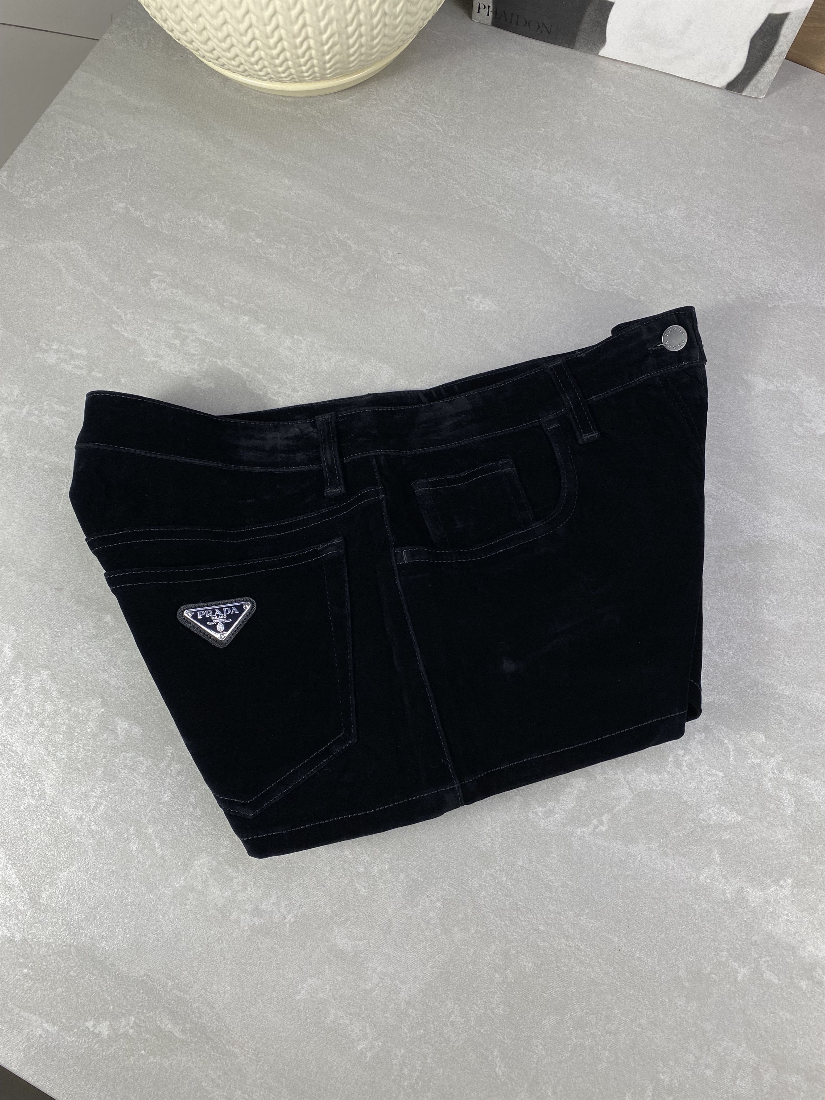 Prada Prada 23AW triangle-logo Velvet Denim Shorts Black Other Size 29" - 6 Thumbnail