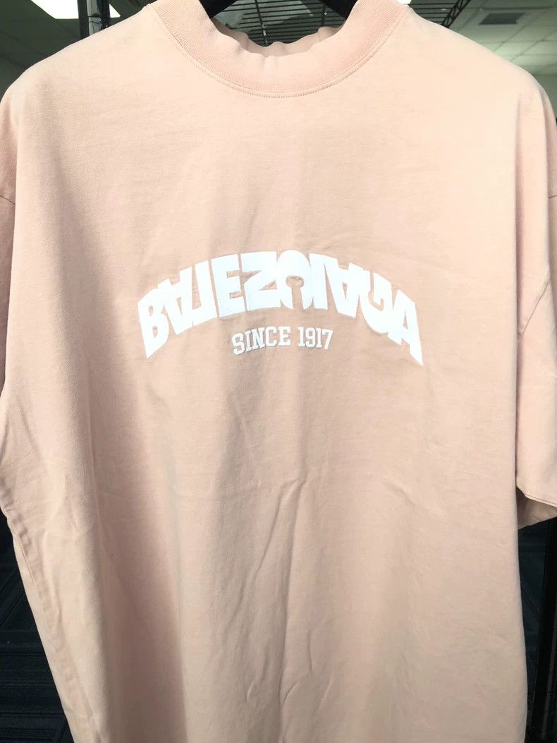 Balenciaga Balenciaga Oriental cherry powder short sleeve Size US M / EU 48-50 / 2 - 1 Thumbnail
