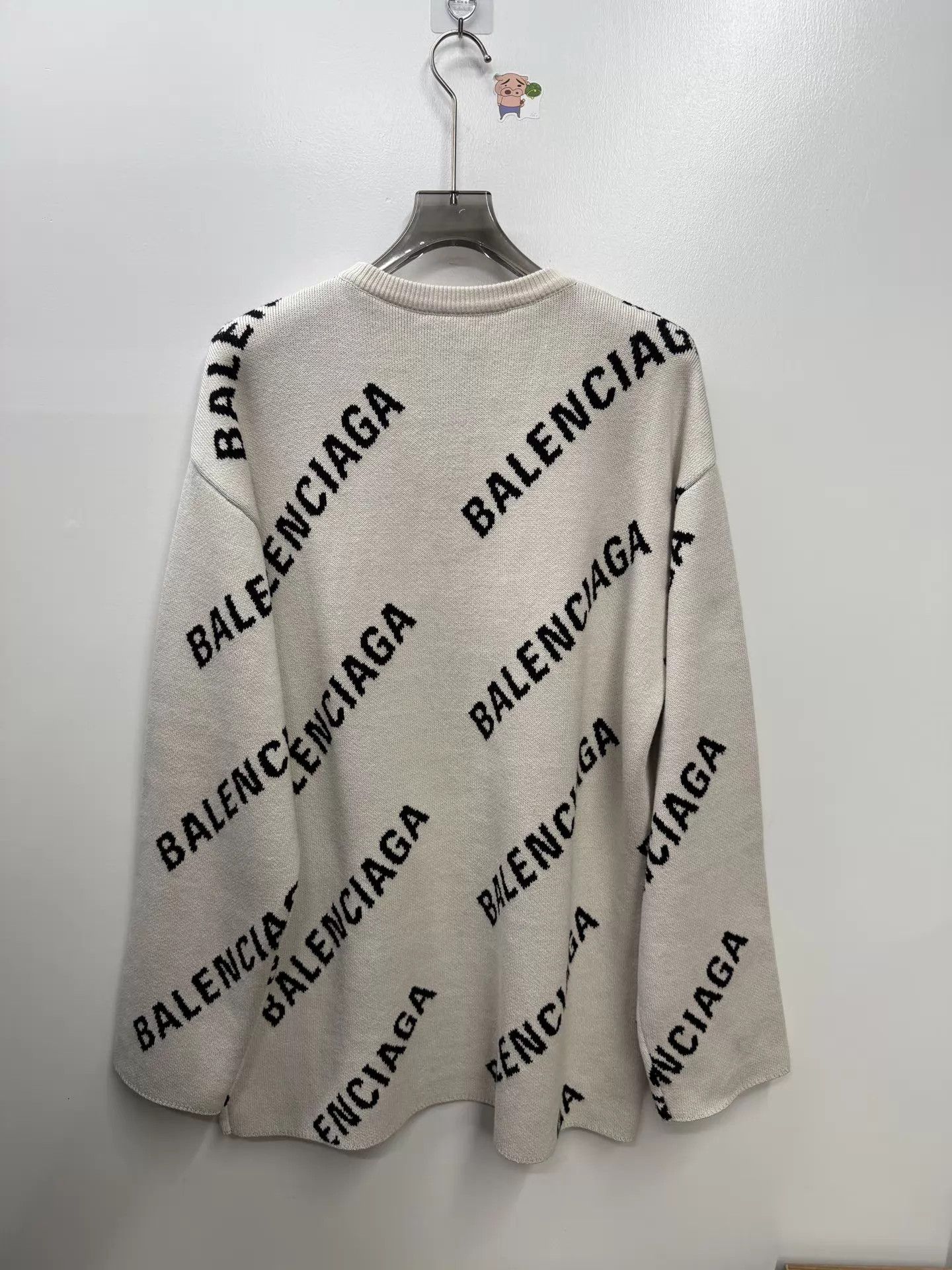 Balenciaga Balenciaga light beige all over print crewneck S worn 1x Size US S / EU 44-46 / 1 - 4 Thumbnail