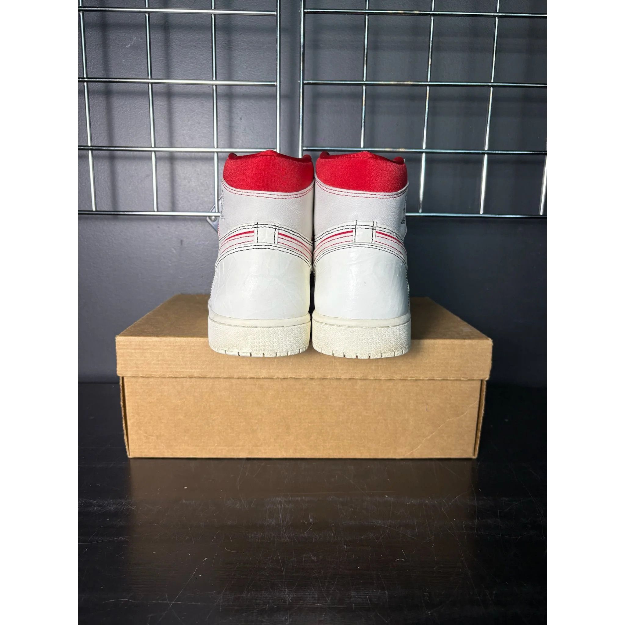 Jordan Brand Air Jordan 1 Retro High "Phantom Gym Red" **PRE-OWNED** REP. BOX - Size 12 Size US 12 / EU 45 - 4 Thumbnail