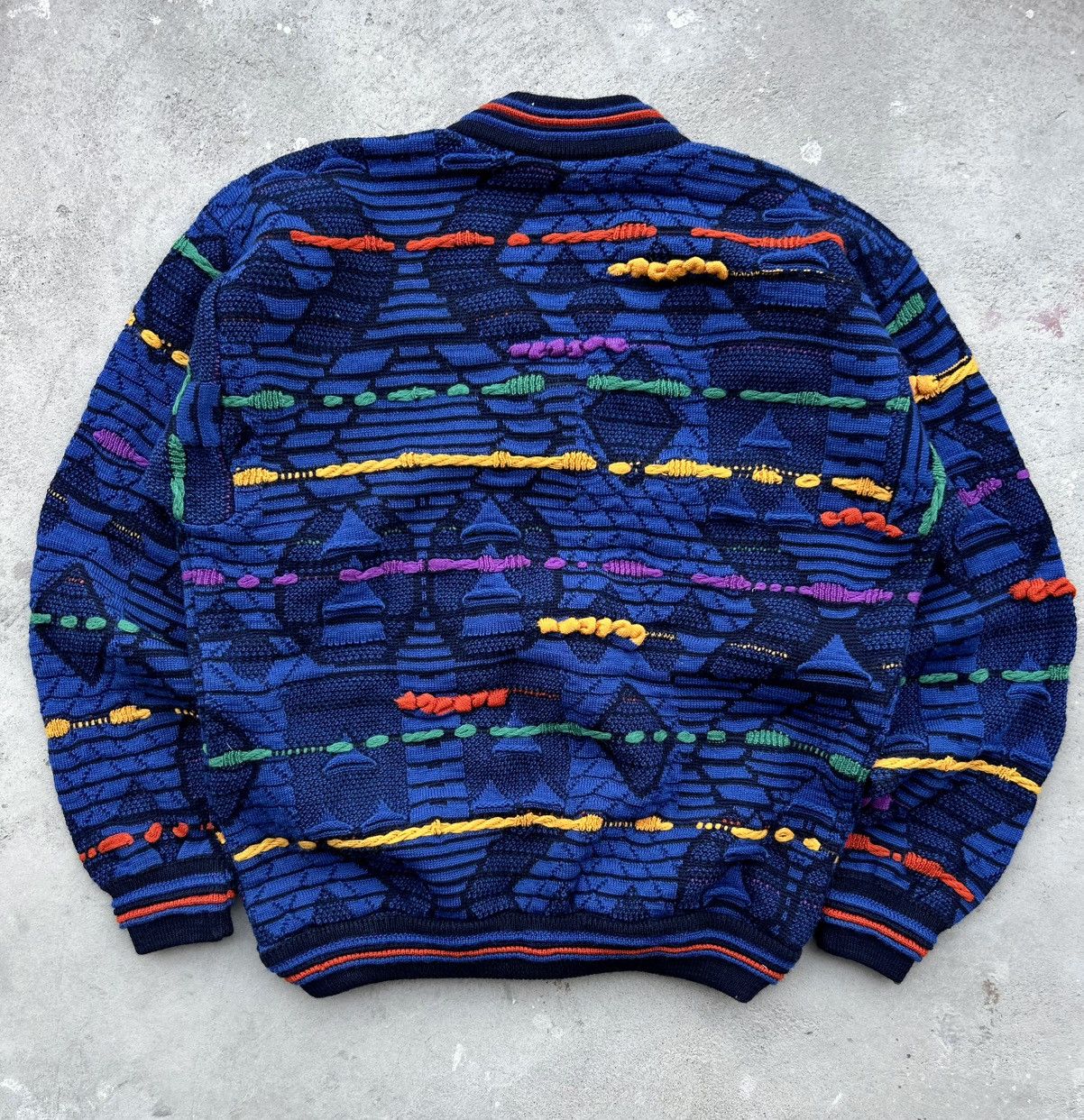 Coogi RAREST COOGI DISTRESSED V NECK CABLE KNIT Size US M / EU 48-50 / 2 - 2 Thumbnail