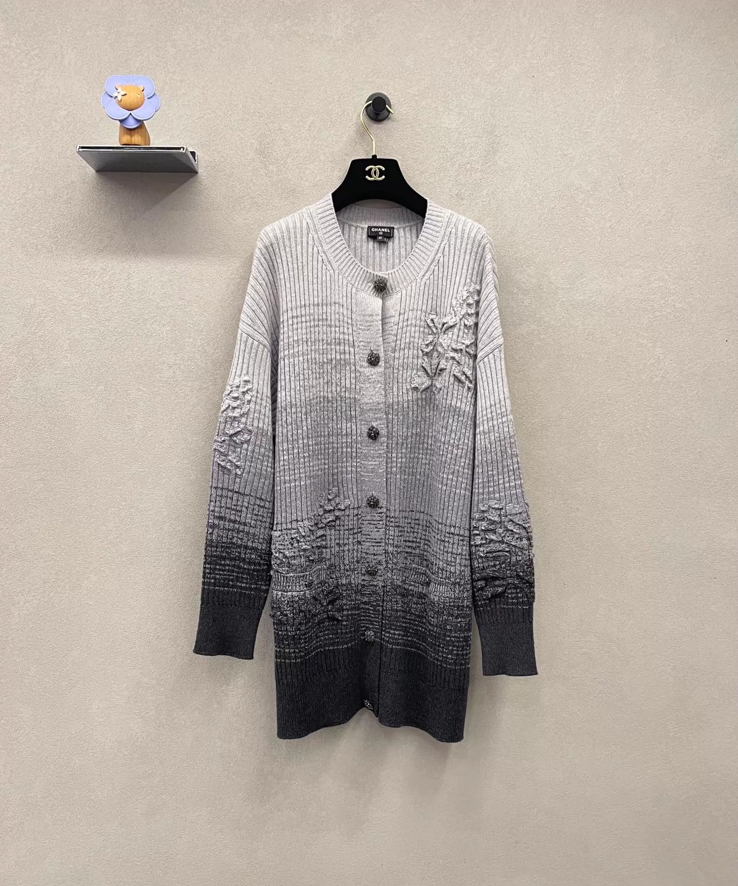 Chanel Chanel ombre gray 3D floral cardigan 40 Size M / US 6-8 / IT 42-44 - 1 Thumbnail