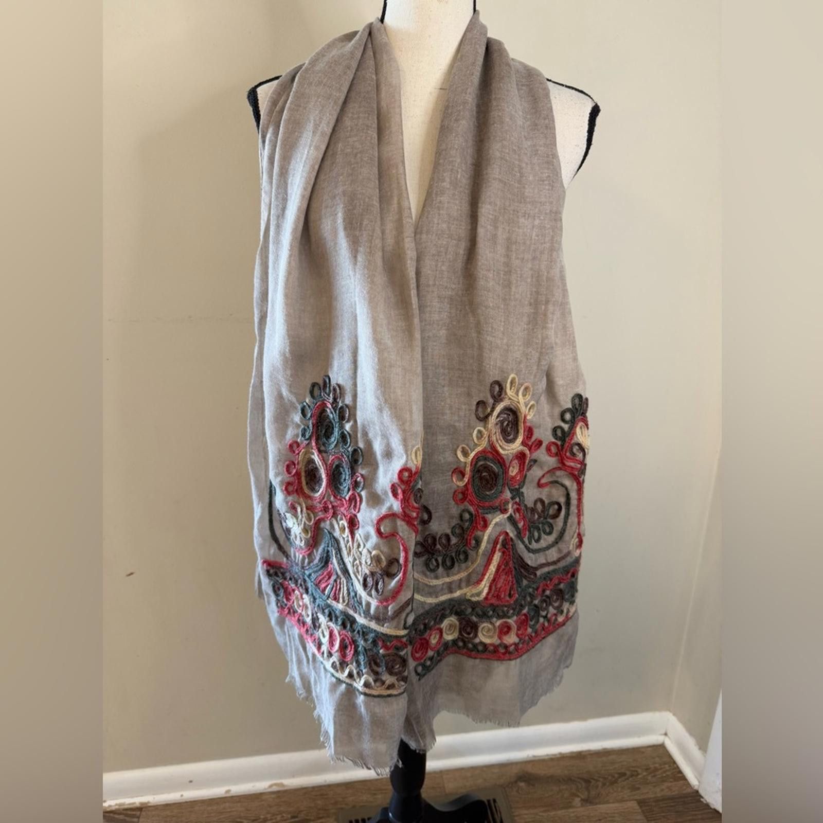 Other Embroidered knit scarf tan green red cream Size ONE SIZE - 2 Thumbnail