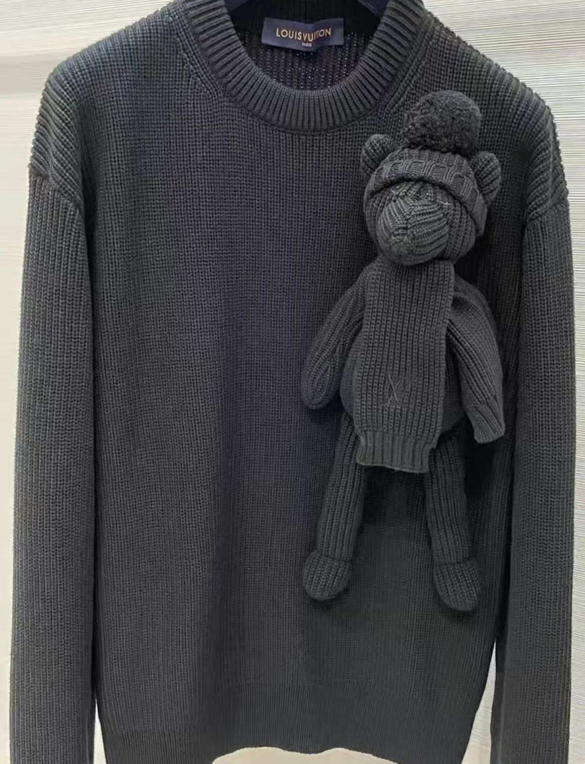 Louis Vuitton Louis Vuitton Bear Pattern Round Neck Knit Sweater J33 Size XS / US 0-2 / IT 36-38 - 3 Thumbnail