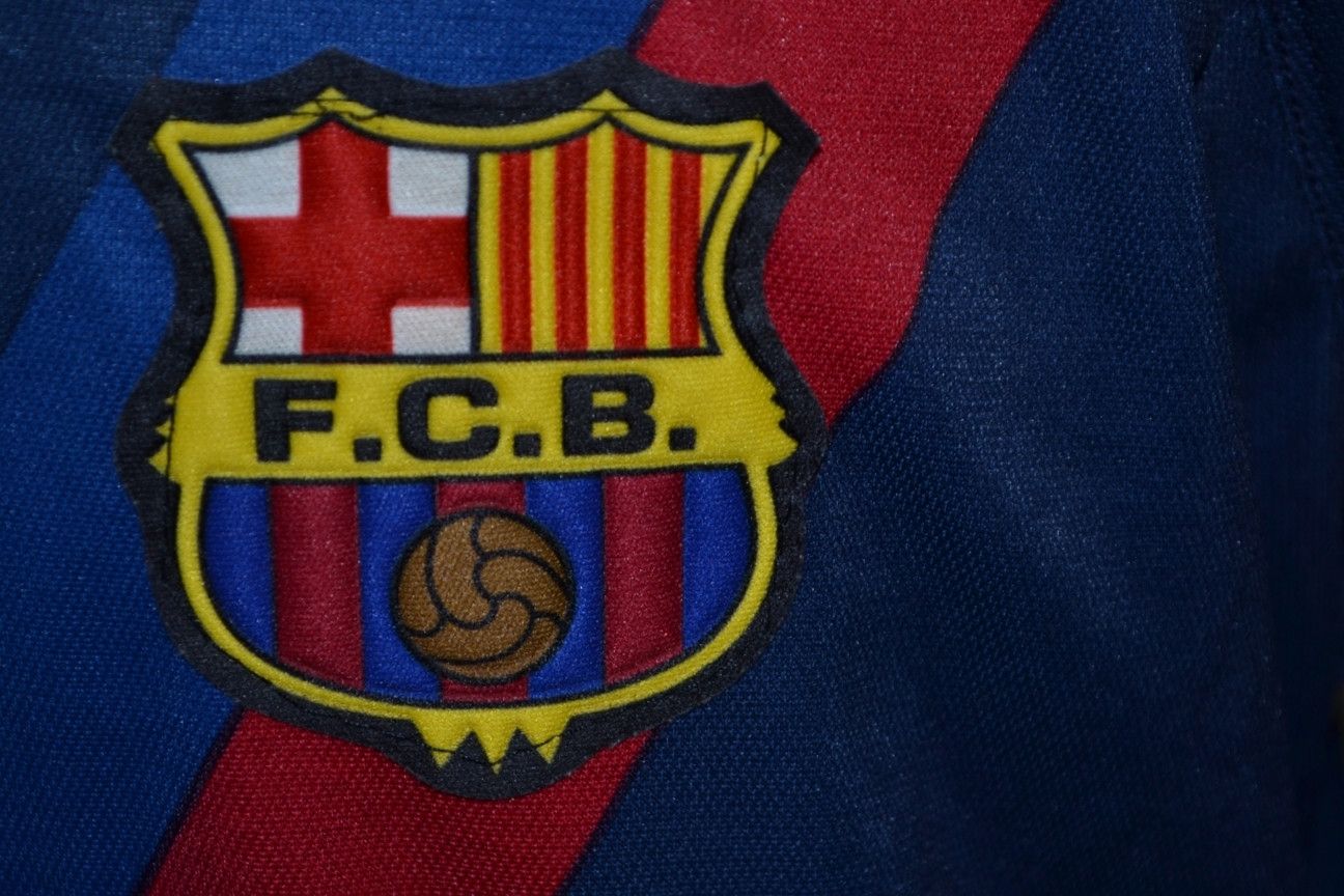 Vintage Vintage Official FC Barcelona Football Jersey #9 Kluivert XL Size US XL / EU 56 / 4 - 5 Thumbnail