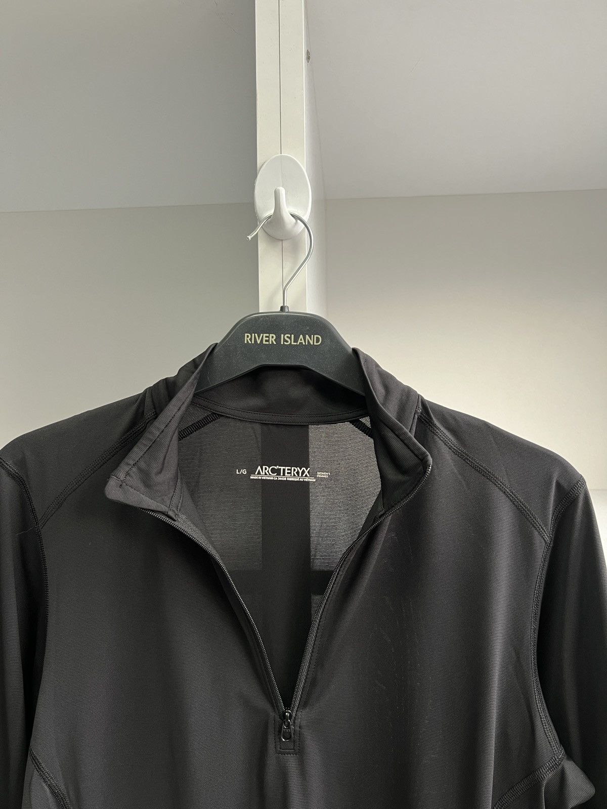 Arc'teryx × Vintage Vintage Arc’teryx Termo Black Long sleeve t-shirt Size US L / EU 52-54 / 3 - 9 Thumbnail