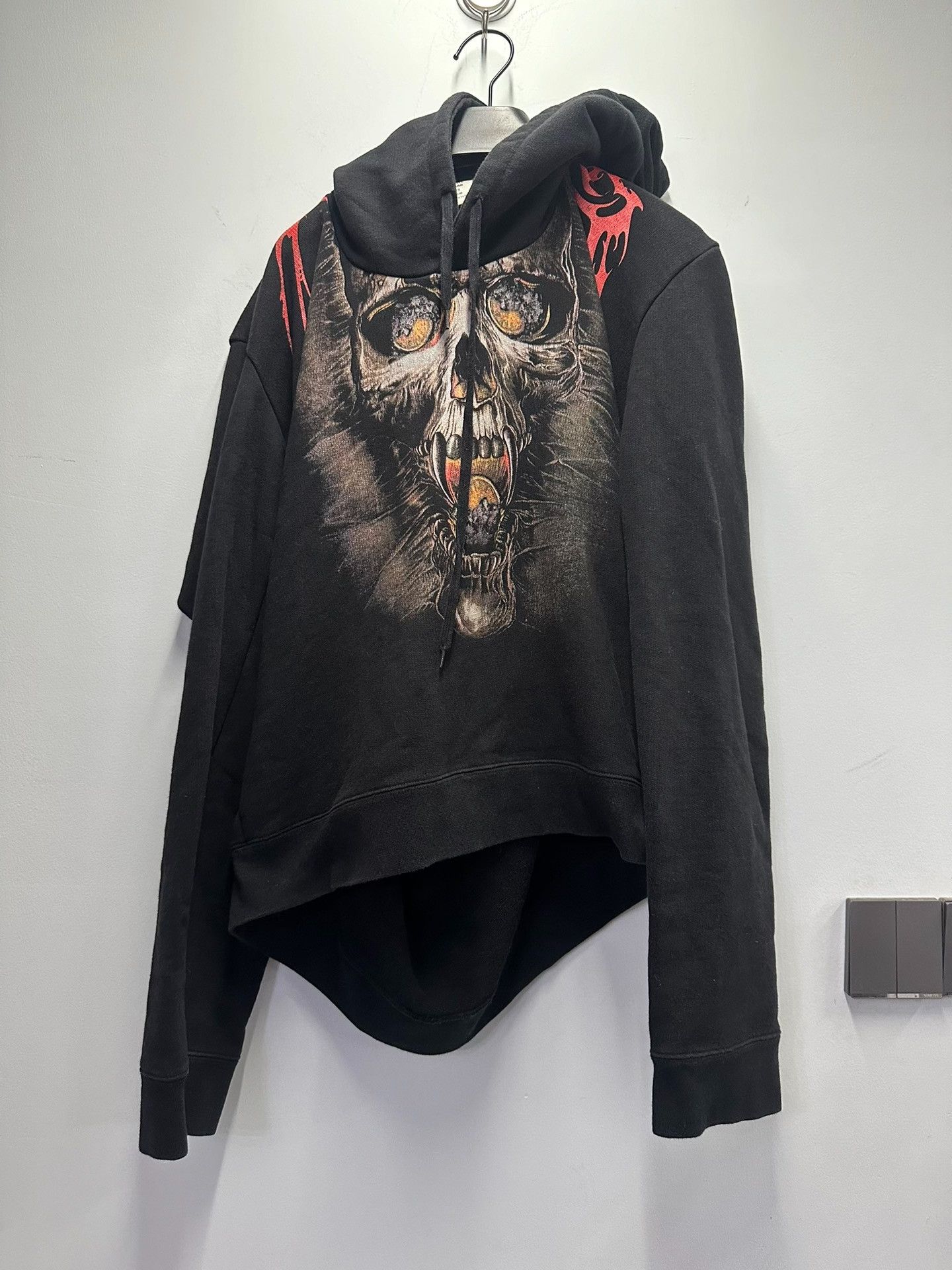 Vetements Vetements Ghost Face Asymmetric Hoodie Size US S / EU 44-46 / 1 - 1 Thumbnail
