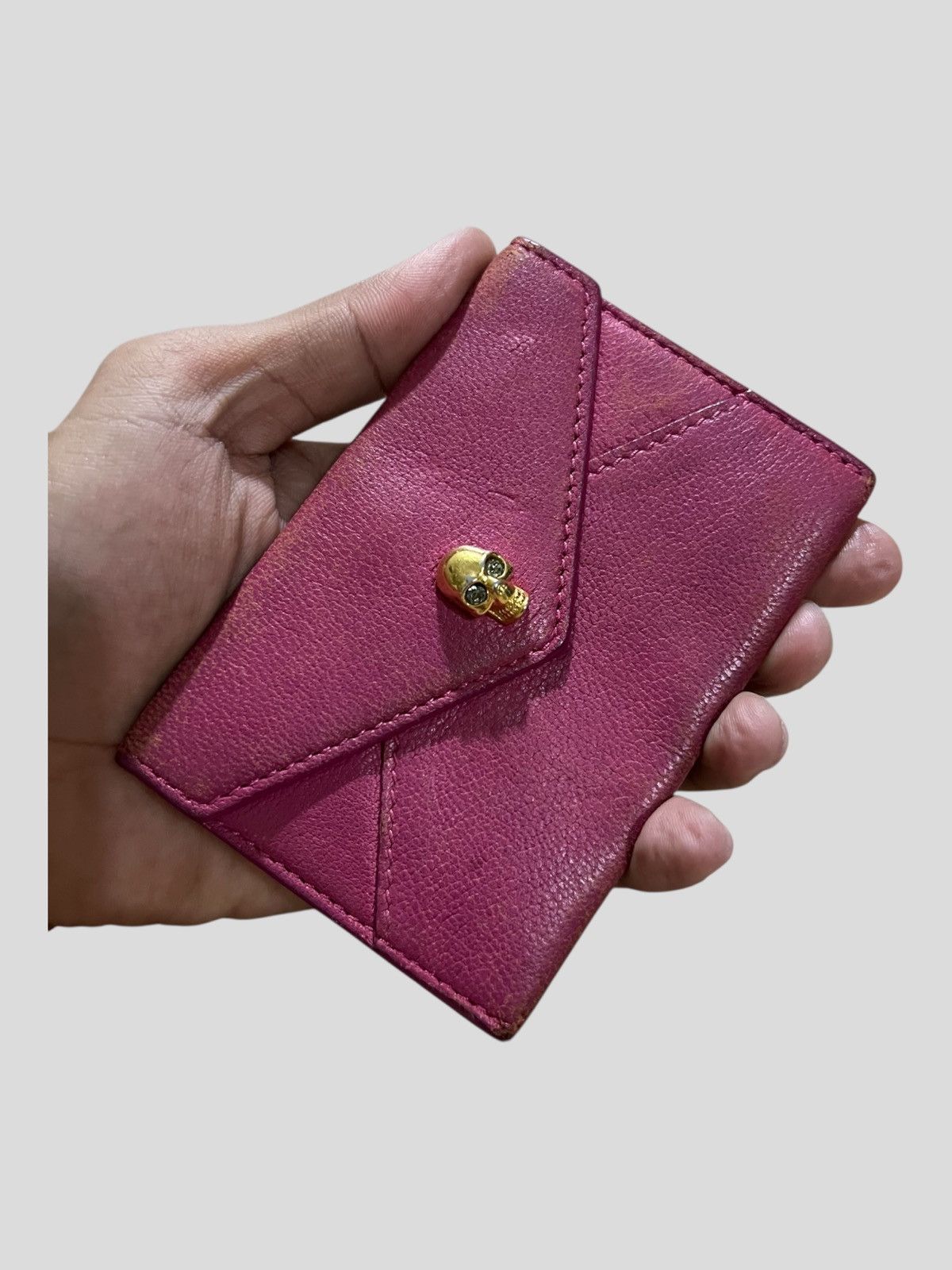 Alexander McQueen McQueen Skull Studded Magenta Leather Envelope Card Holder Size ONE SIZE - 2 Thumbnail