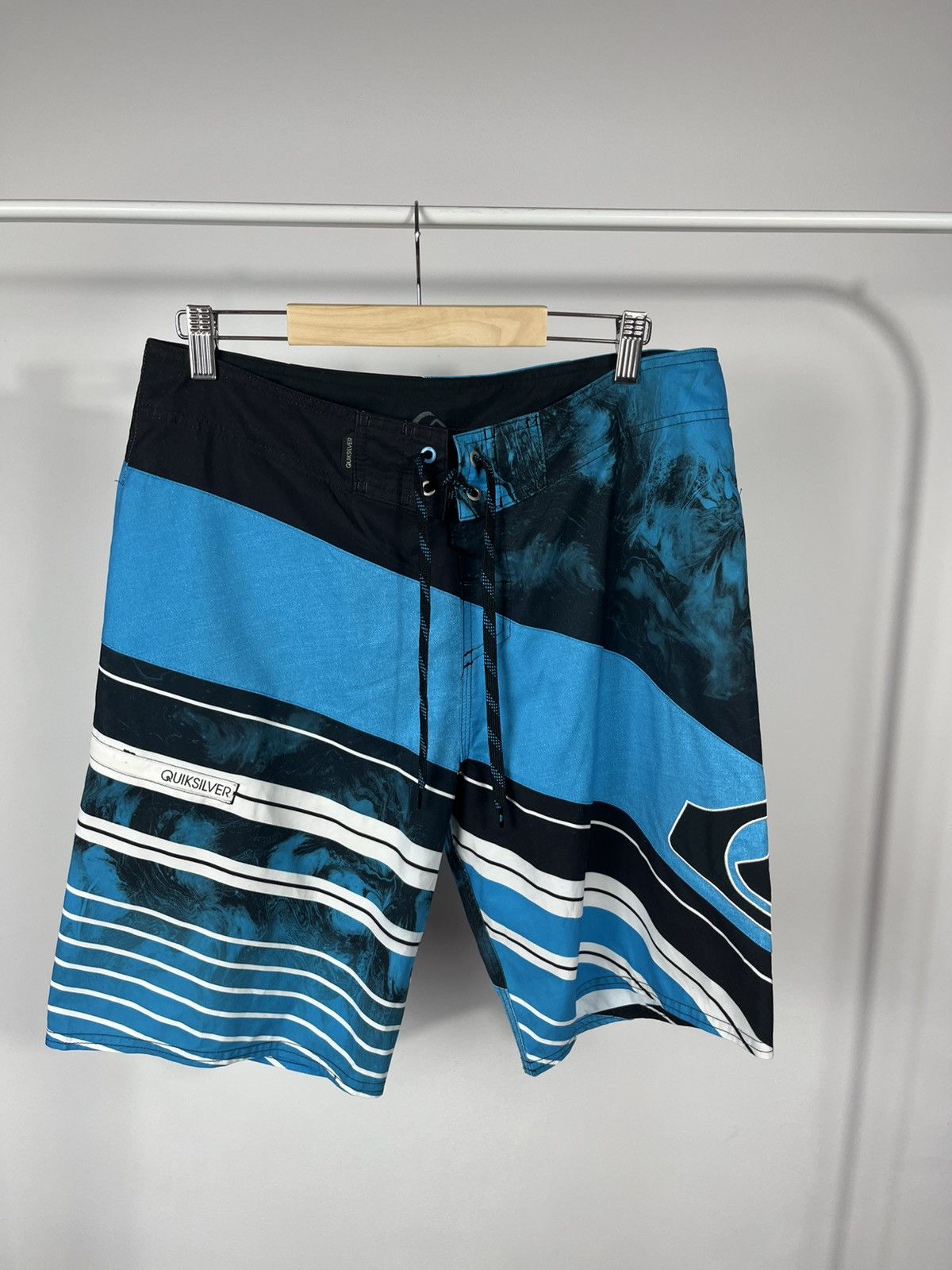 Quiksilver Quiksilver Board Shorts Blue Black Striped Surf Swim Trunks Size US 34 / EU 50 - 5 Thumbnail