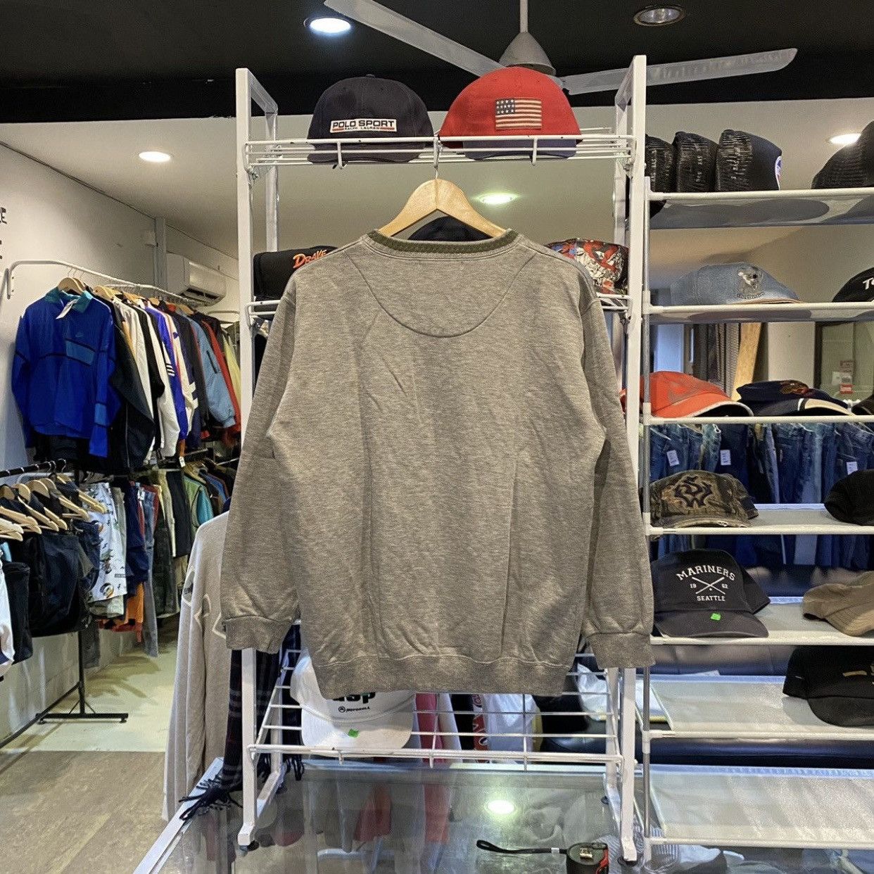 Pierre Balmain Vintage Vent Vent Pierre Balmain Paris Embroid Sweatshirts Size US L / EU 52-54 / 3 - 2 Thumbnail