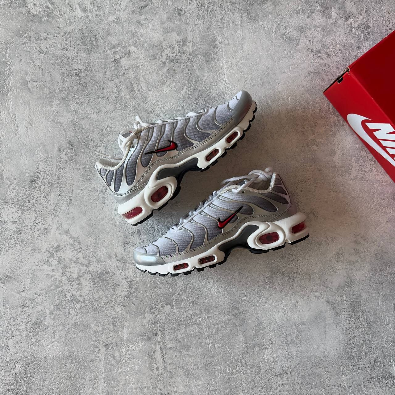Nike Air Max Plus 'Metallic Silver University Red' HM9654-001 Size US 7 / IT 37 - 1 Thumbnail