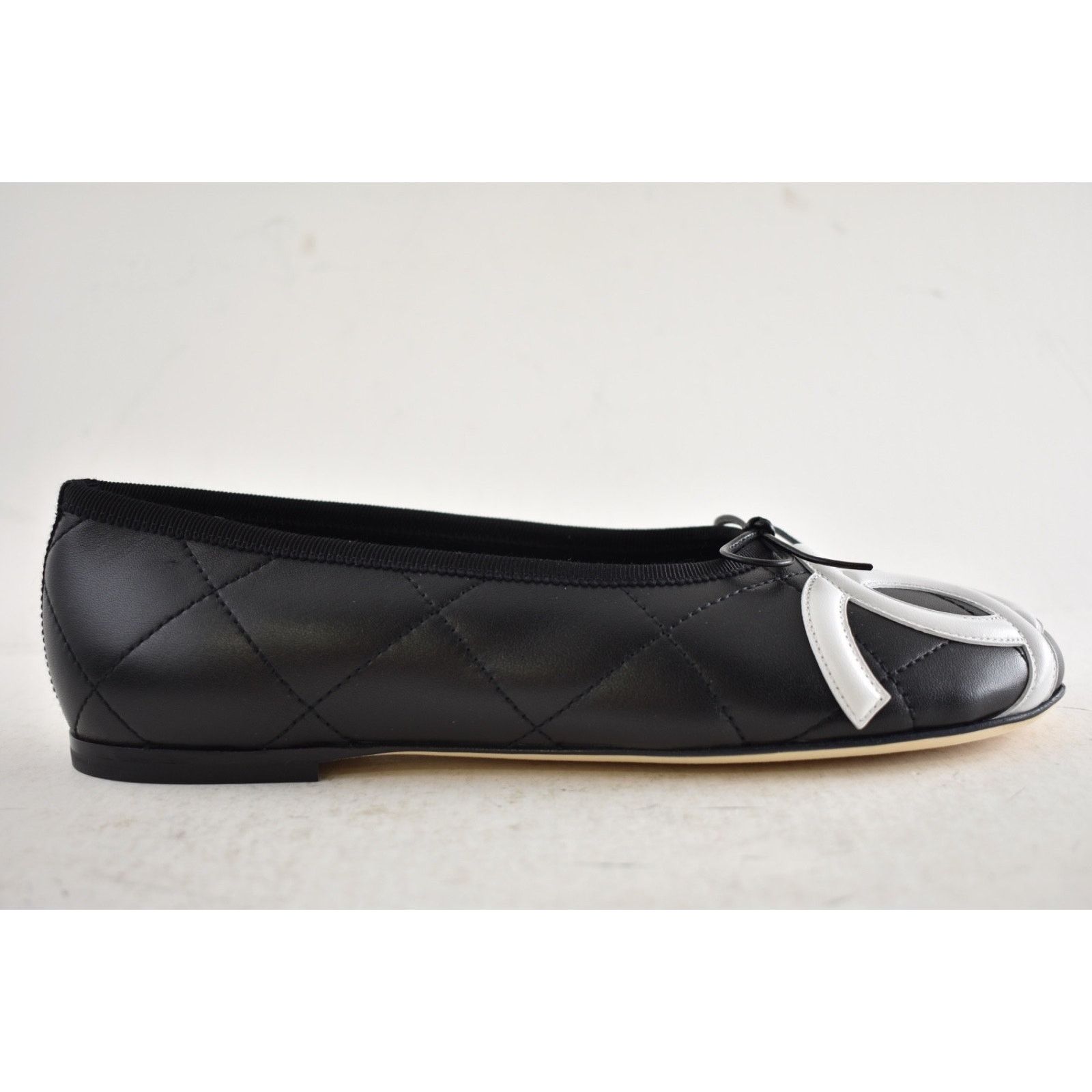 Chanel Chanel Coco Beach Black White XL Logo Ballet Flat 38.5 Size US 8.5 / IT 38.5 - 2 Thumbnail