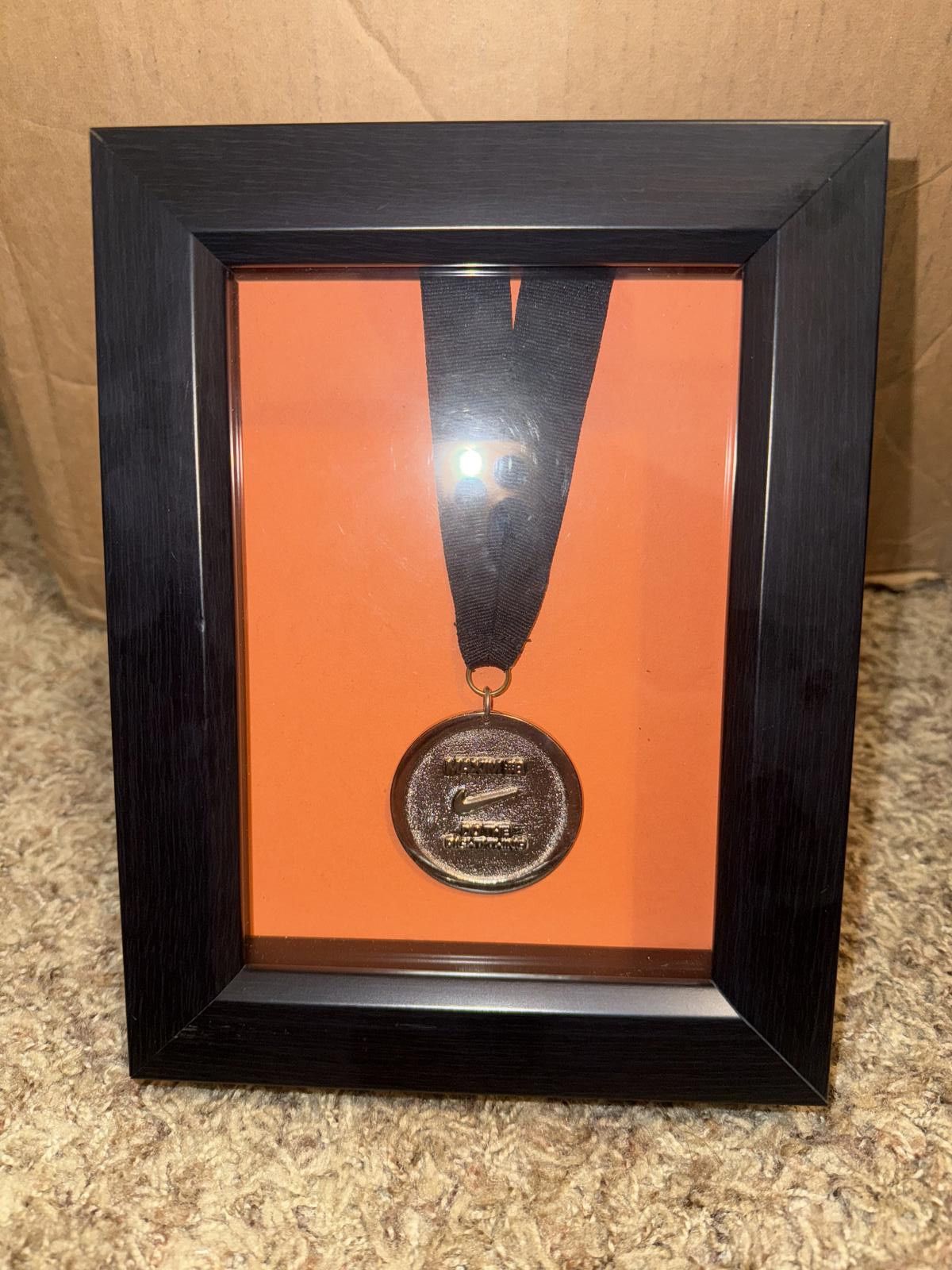 Nike Nike MAXIM#8 DO THE RIGHT THING MEDAL Size ONE SIZE - 1 Thumbnail
