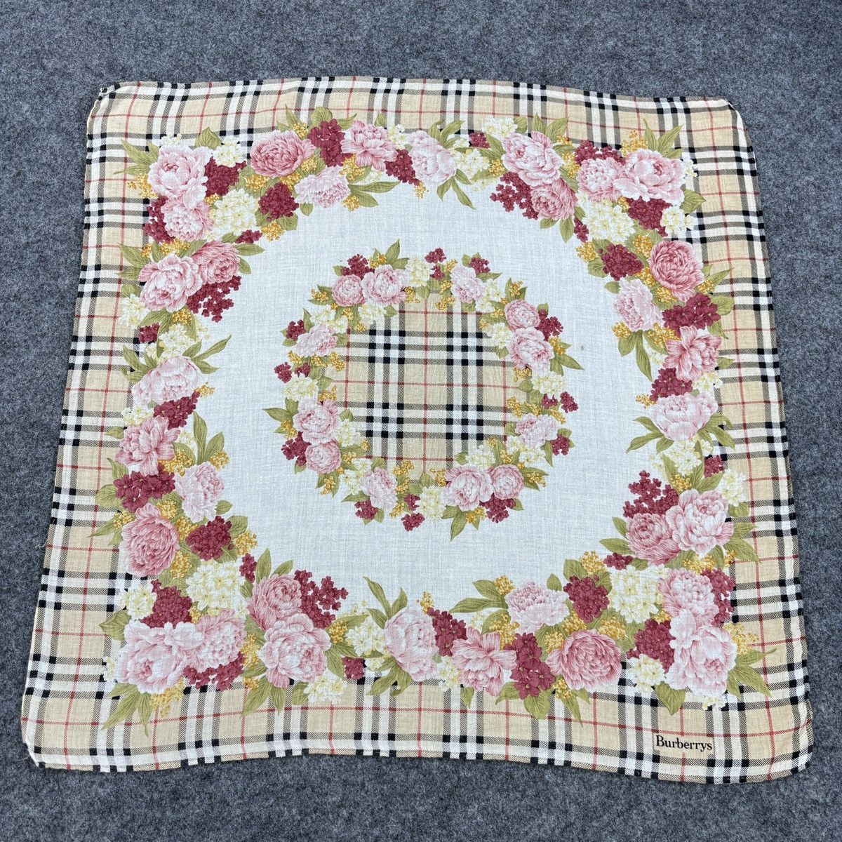 Burberry × Vintage Handkerchief # E034 # Bandana # Neckerchief Size ONE SIZE - 1 Thumbnail