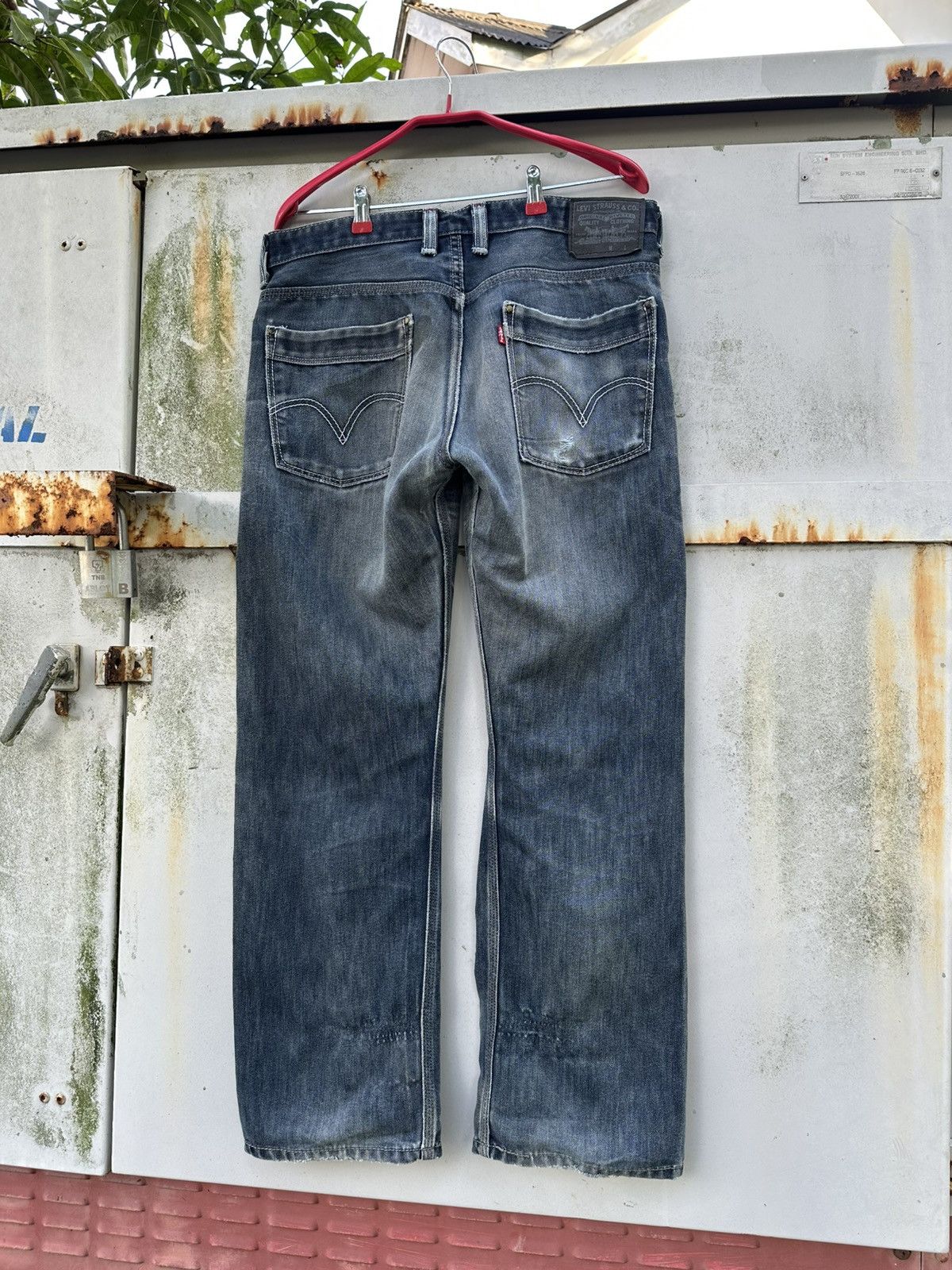 Levi's Vintage Clothing 👹Vintage Levis 569 Washed Baggy Jeans Size US 33 - 7 Thumbnail