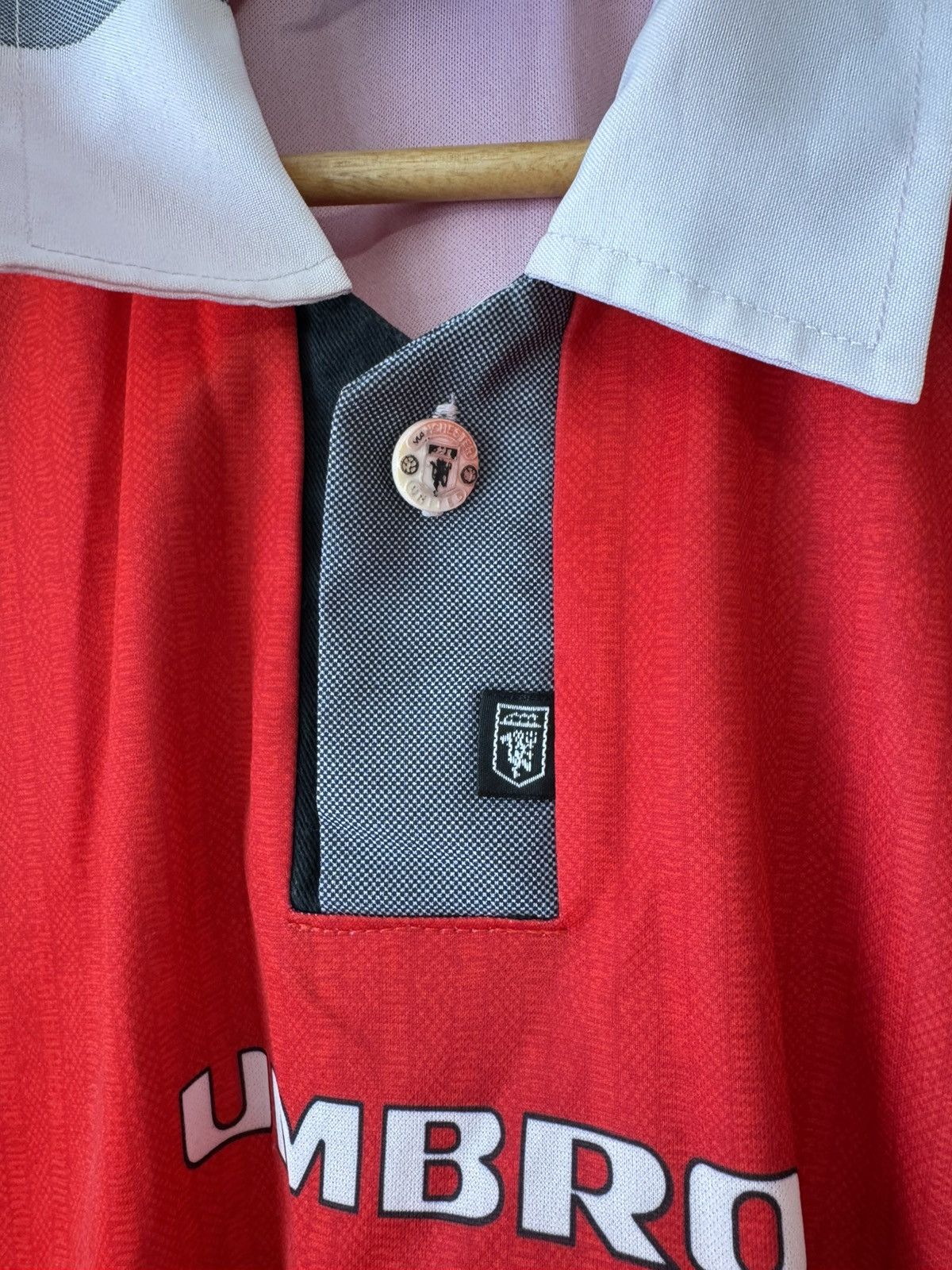 Umbro Vintage Manchester United 1996-1998 Home Soccer Jersey Shirt Size US L / EU 52-54 / 3 - 10 Thumbnail