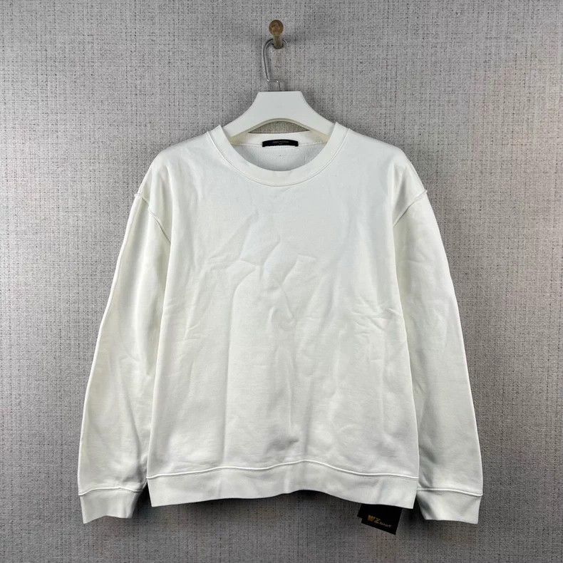 Louis Vuitton Louis Vuitton Solid back wash patch logo crew neck sweatsh Size US XXL / EU 58 / 5 - 2 Thumbnail