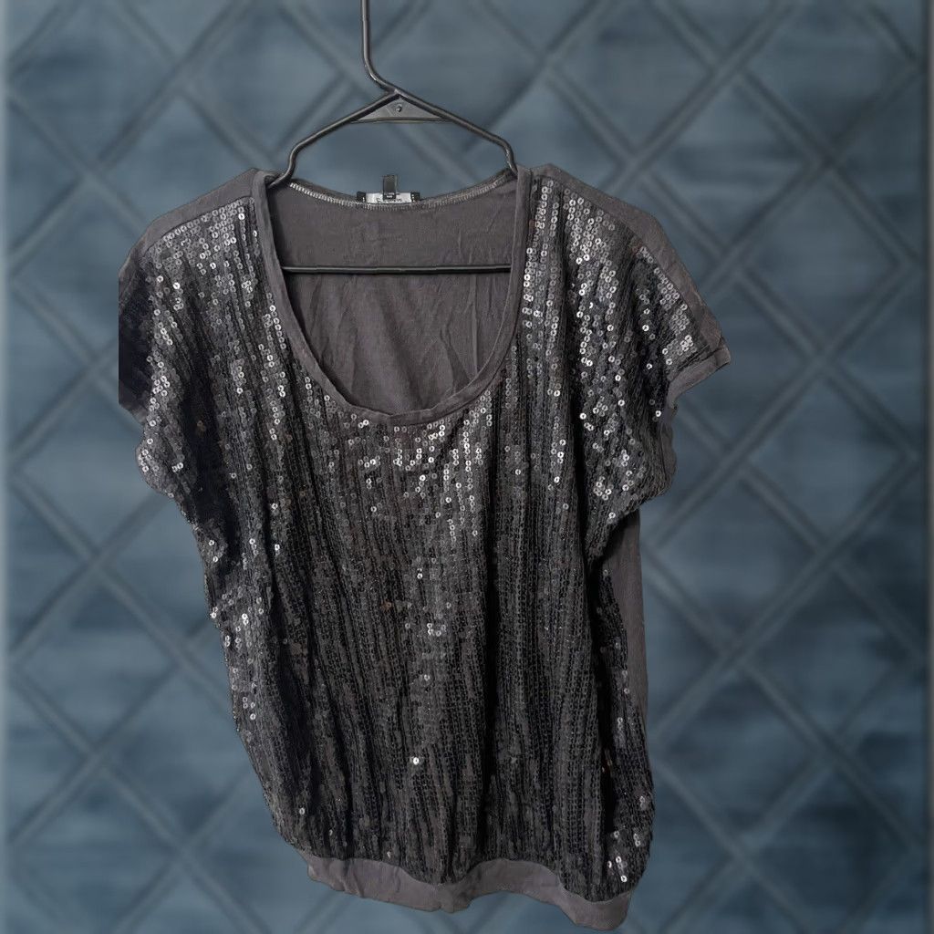Express Express Gray Sequin Short Sleeve Shirt Women’s Medium Modern Casual T-Shirt Size M / US 6-8 / IT 42-44 - 1 Thumbnail