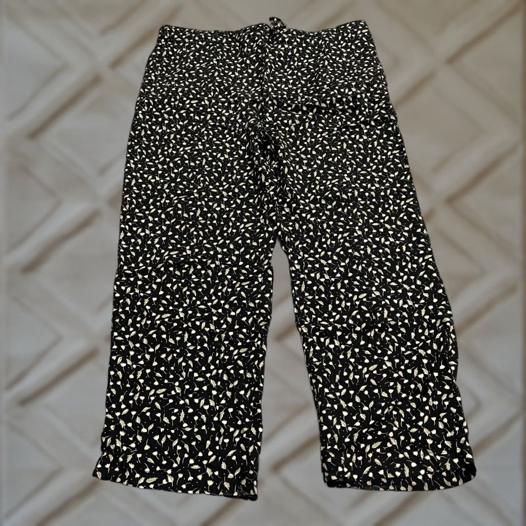 Vintage Sag Harbor Lounge Pants Womens Small Black Floral Pajama Crop Sleepwear Size 28" / US 6 / IT 42 - 1 Thumbnail