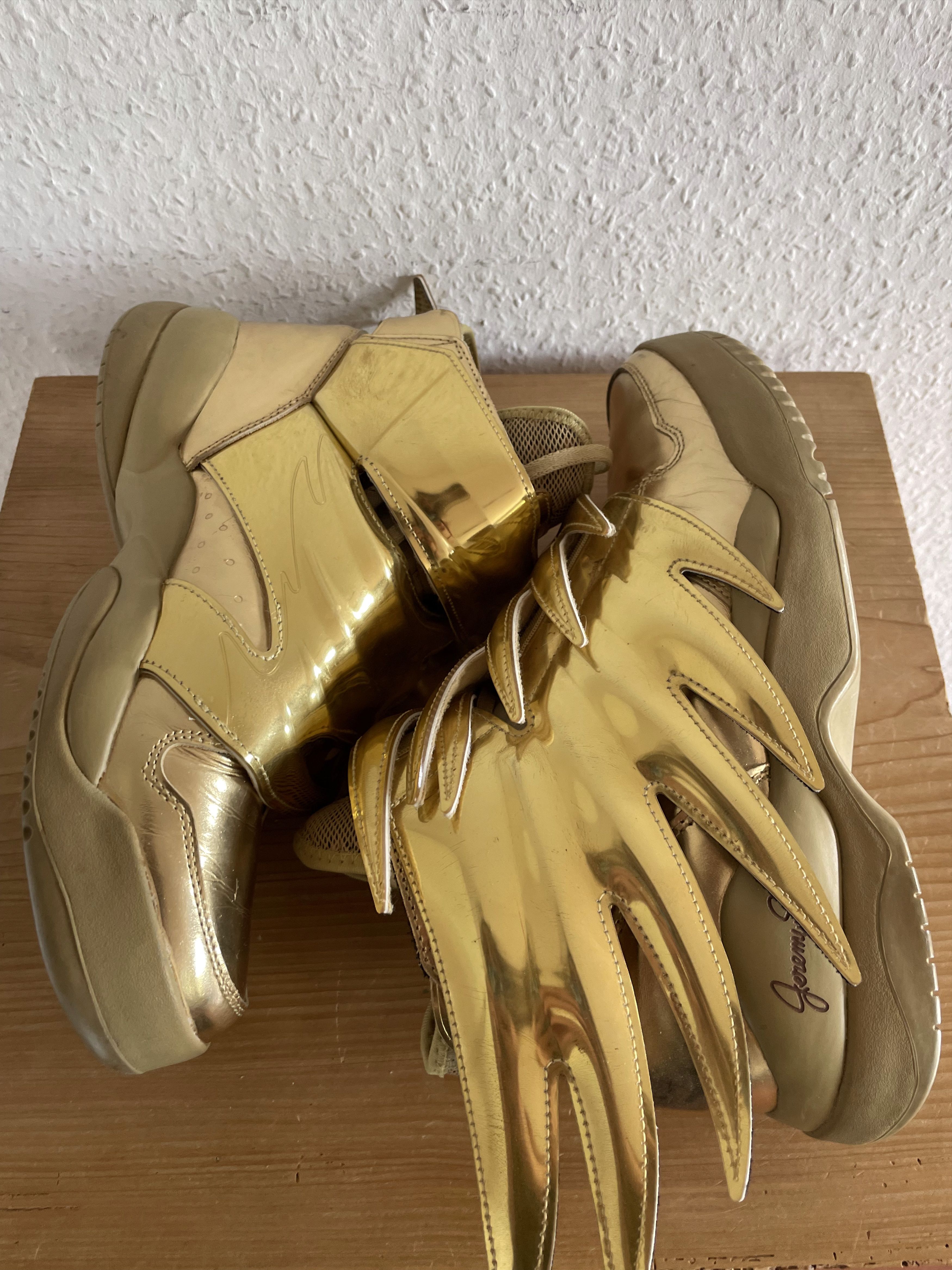 Adidas × Jeremy Scott Wings 3.0 Gold Metallic Size US 8 / EU 41 - 10 Thumbnail