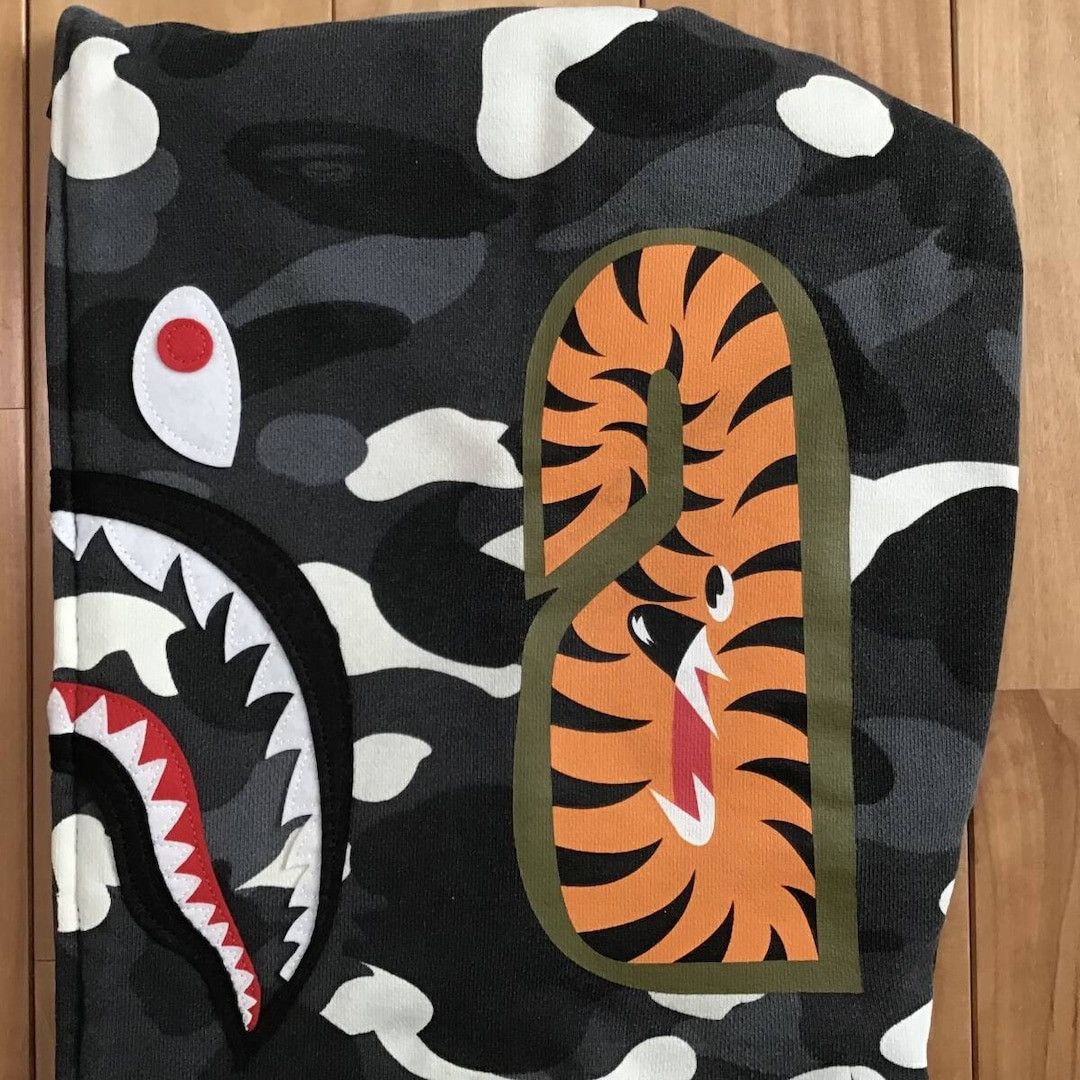 Bape 💫Glow in the dark💫 BAPE City Camo Shark Full Zip Hoodie APE Size US S / EU 44-46 / 1 - 6 Thumbnail