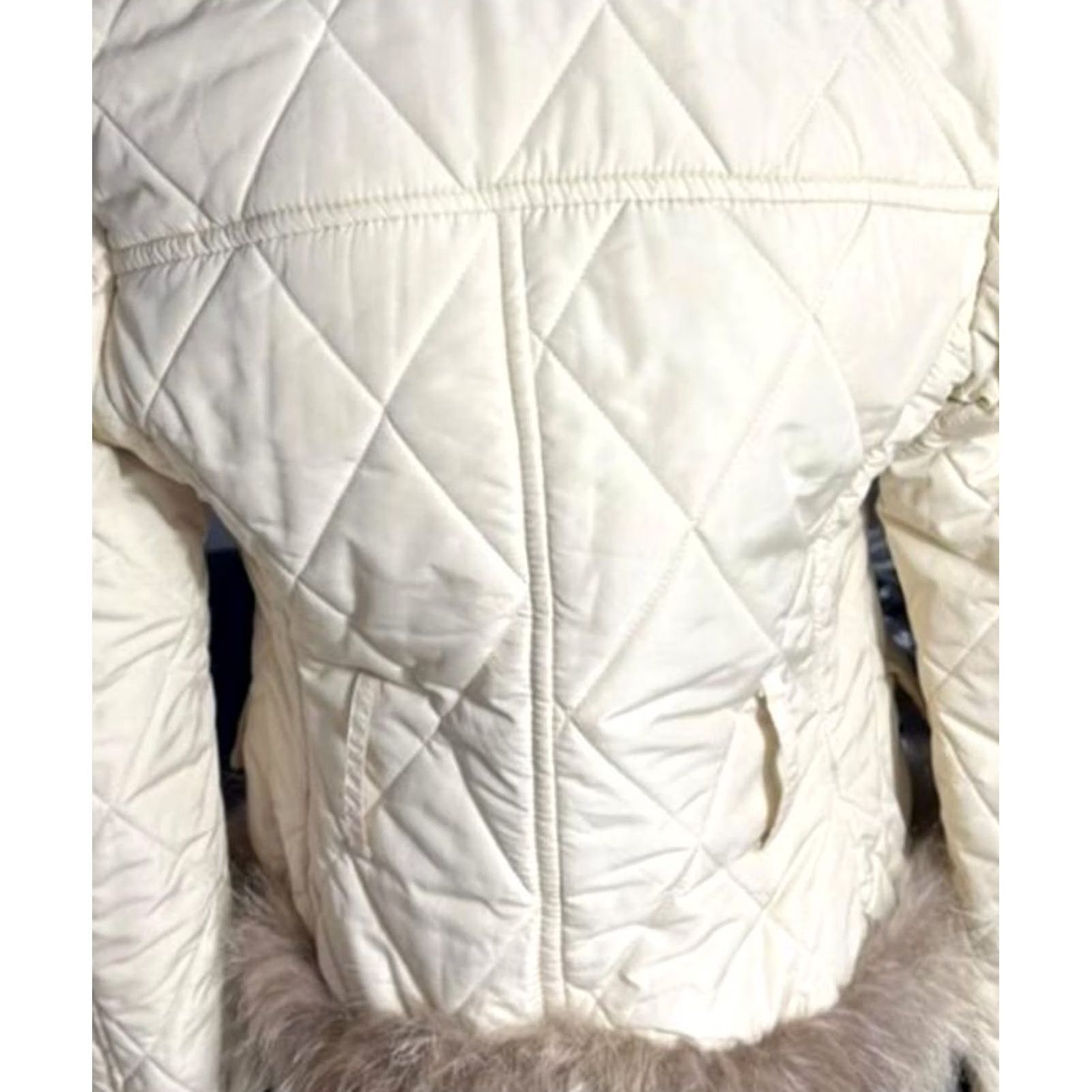 Vintage Vero Moda Women's Ivory Quilted Jacket with Faux Fur Trim & Collar L Regular L Ivory 90s-2020s Style Womens Size L / US 10 / IT 46 - 3 Thumbnail