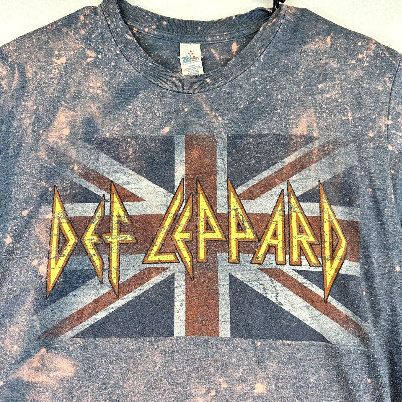 Vintage VINTAGE Def Leppard Shirt Mens M Union Jack Bleach Distressed Band 90s Gray Cotton Polyester Short Sleeve Crew Neck T-Shirt Rock Music Flag Mens Size US M / EU 48-50 / 2 - 6 Thumbnail