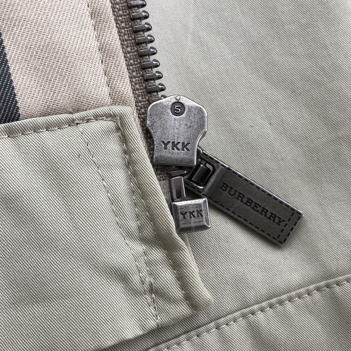 Burberry Burberry London Mens Embroidery Logo Novacheck Bomber Jacket Size US XL / EU 56 / 4 - 13 Thumbnail