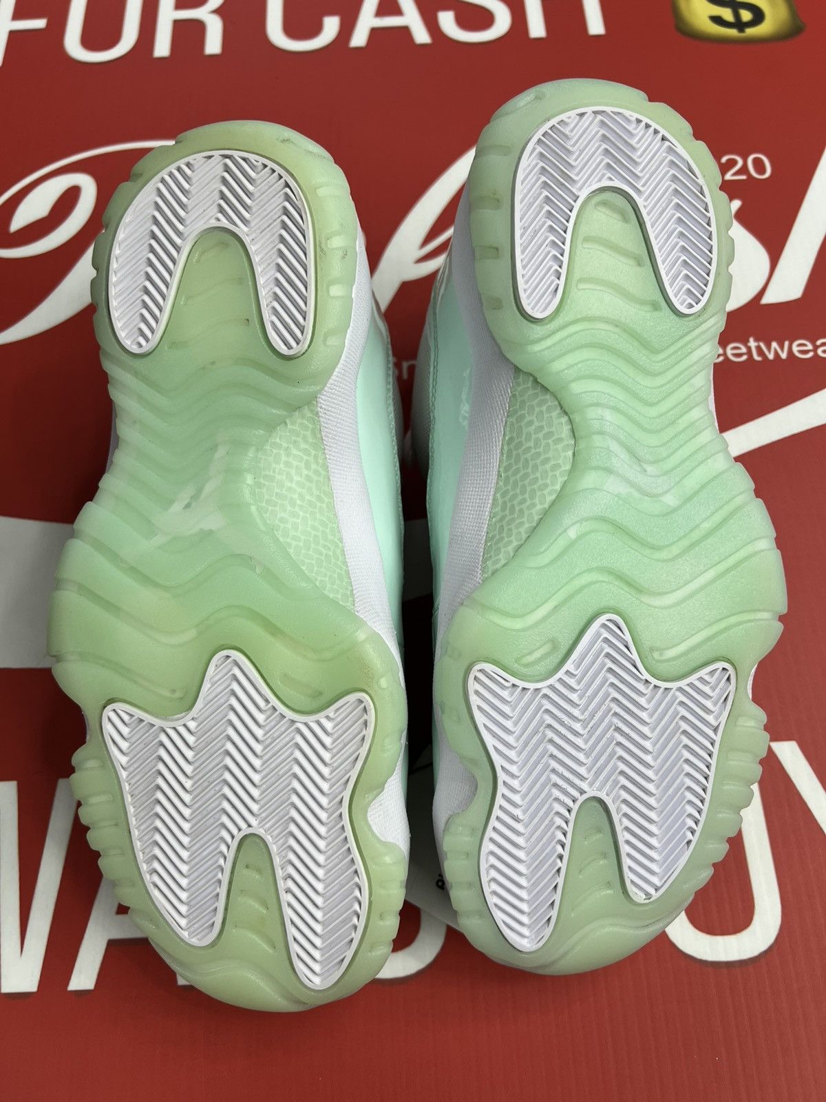 Jordan Brand Air Jordan 11 Low Igloo Size 7Y/8.5W Size US 7 / EU 40 - 7 Thumbnail
