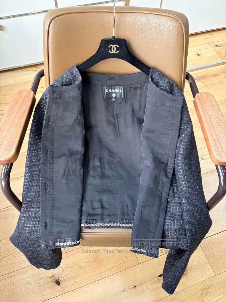 Chanel Chanel 24p black rolled-edged camelia classic small black Size L / US 10 / IT 46 - 4 Thumbnail