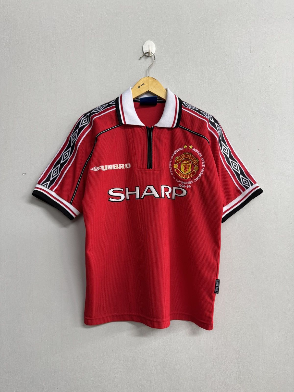 Umbro MANCHESTER UNITED 1998/1999 TREBLE WINNER SEASON HOME JERSEY Size US S / EU 44-46 / 1 - 1 Thumbnail