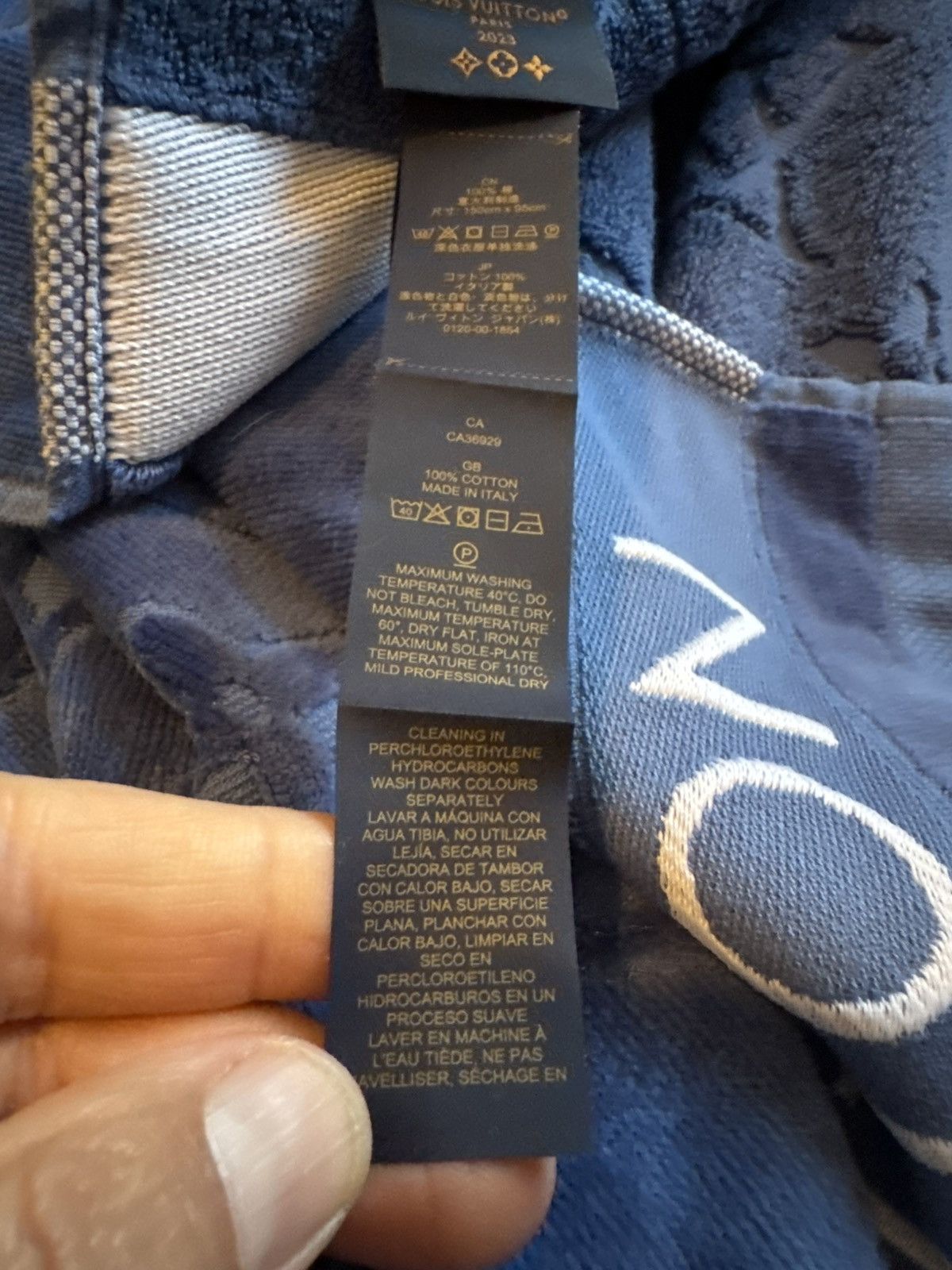 Louis Vuitton LOUIS VUITTON beach towel sizes in photos by tape measure Size ONE SIZE - 18 Thumbnail
