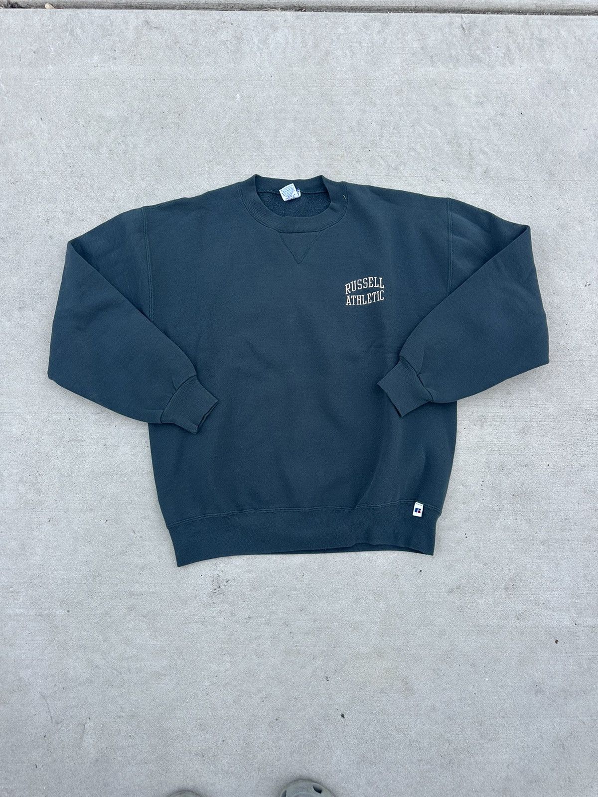 Russell Athletic × Vintage Vintage 90s Russell athletic Embroidered Crewneck Made USA Size US L / EU 52-54 / 3 - 1 Thumbnail
